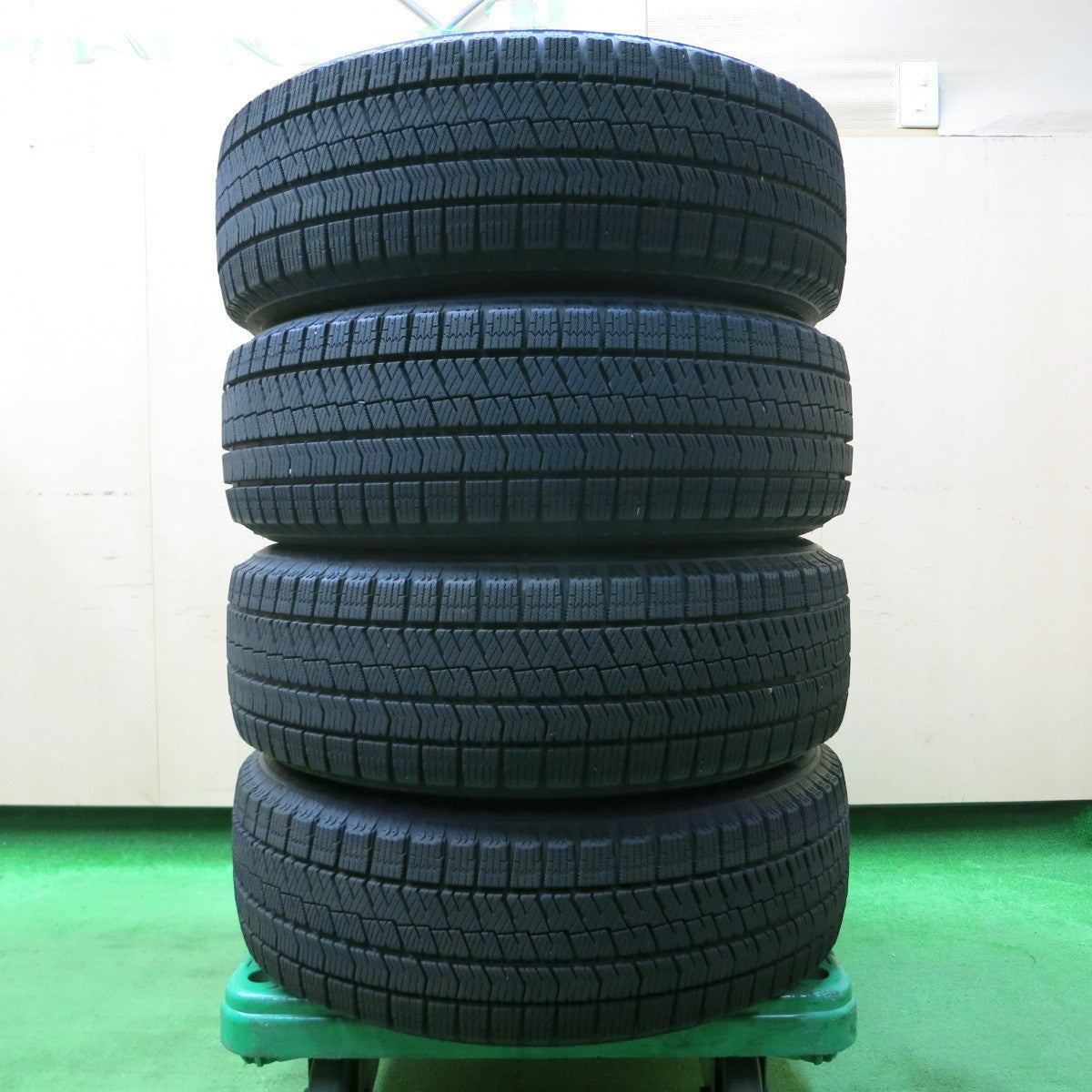 *送料無料* バリ溝！キレイ！9.5分★スタッドレス 195/65R15 ブリヂストン ブリザック VRX2 TOPRUN トップラン 15インチ PCD114.3/5H★4042918イス