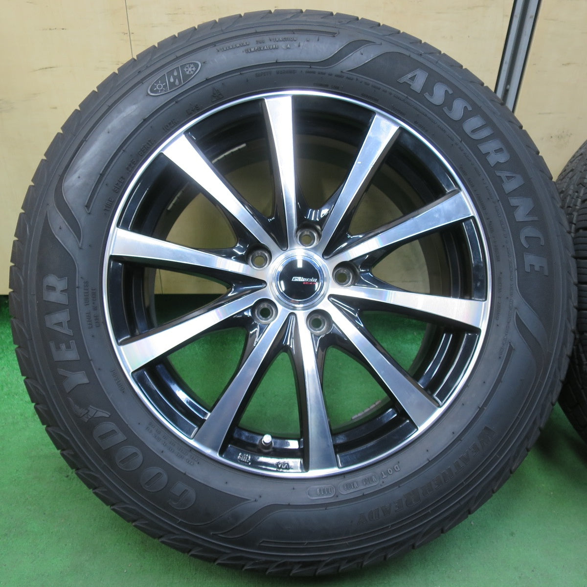 [送料無料] バリ溝！キレイ！9分★スタッドレス 225/65R17 グッドイヤー アシュアランス ウェザーレディ Galeria GS01 ガレリア 17インチ PCD114.3/5H★5011311イノ