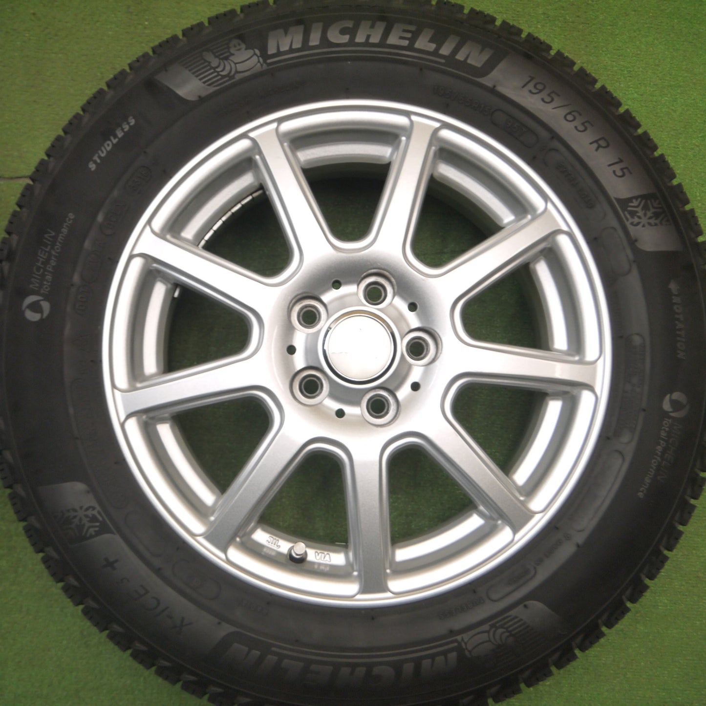 [送料無料] バリ溝！キレイ！8.5分★プリウス 等 195/65R15 スタッドレス ミシュラン X-ICE3+ Leitua レイツァー 15インチ PCD100/5H★5021208Hス