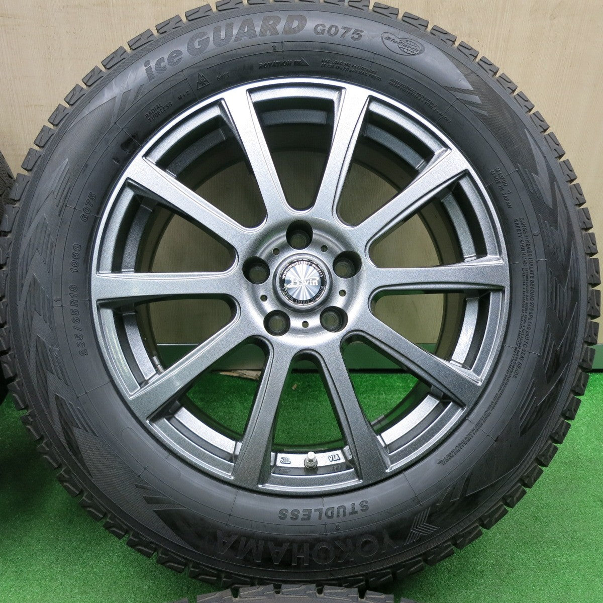 [送料無料] バリ溝！キレイ！9.5分以上★スタッドレス 235/65R18 ヨコハマ アイスガード G075 B-win 18インチ PCD114.3/5H★4112506TNス