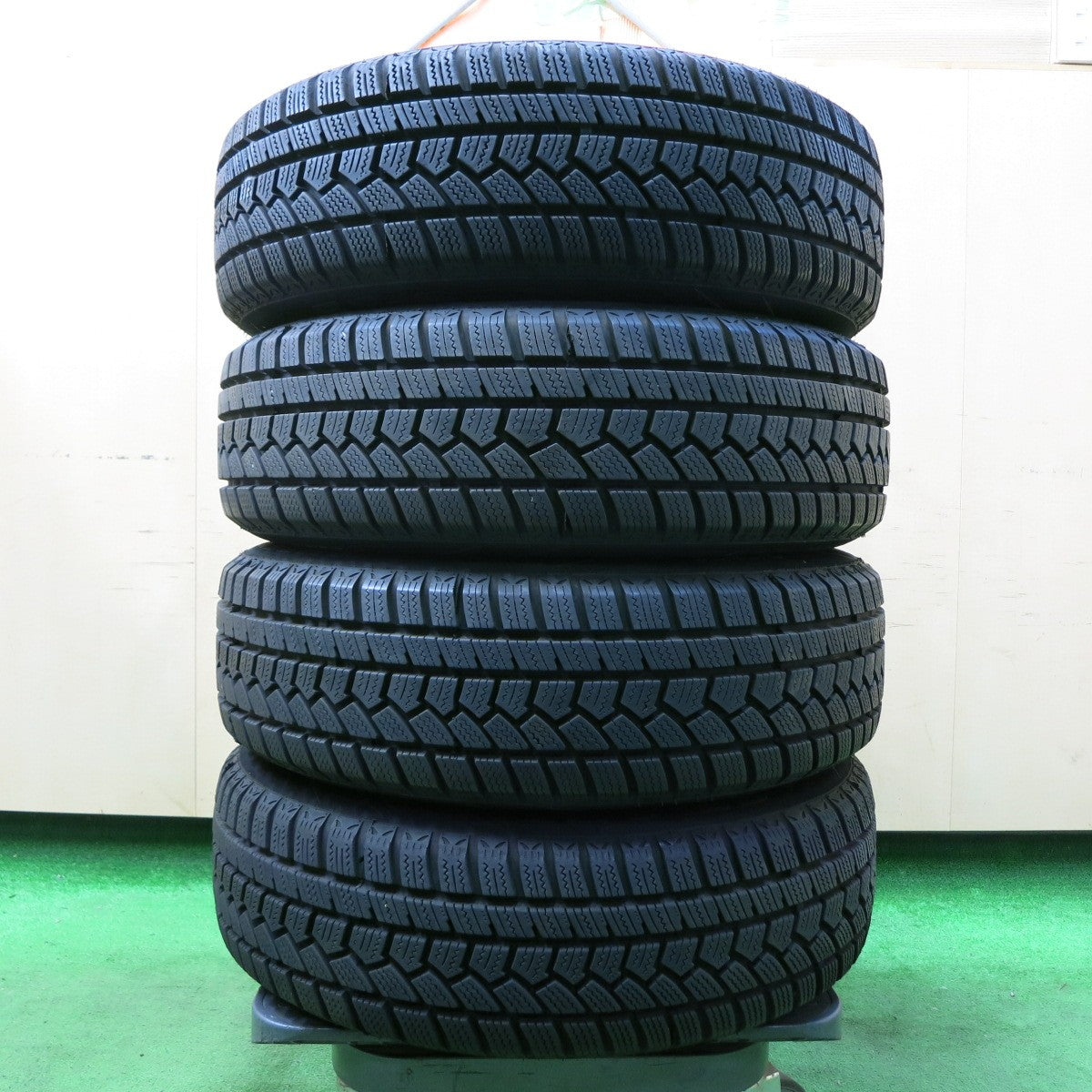 *送料無料* バリ溝！キレイ！9.5分★日産 キューブ 等 純正 スチール 175/65R15 スタッドレス サンフル SF-982 15インチ PCD100/4H★4050803イス