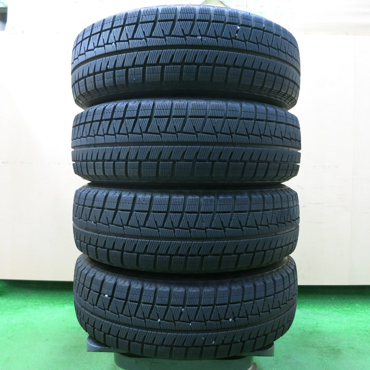 *送料無料* バリ溝！20年！綺麗！9.5分★スタッドレス 195/65R15 ブリヂストン アイスパートナー2 BALMINUM バルミナ 15インチ PCD100/4H★4042408イス