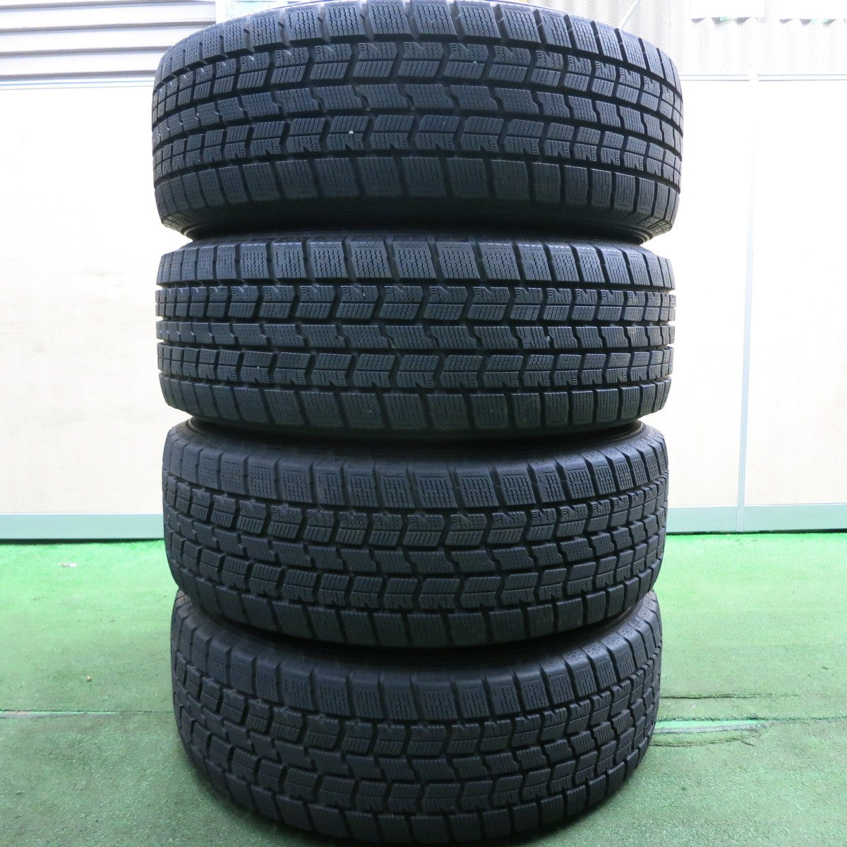 *送料無料* バリ溝！キレイ！9.5分以上★スタッドレス 205/60R16 グッドイヤー アイスナビ7 ravrion RS01 ラブリオン 16インチ PCD114.3/5H★4042010HAス