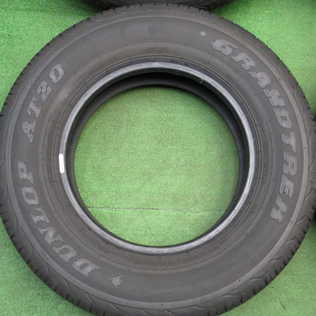 [送料無料] 新車外し！24年★195/80R15 ダンロップ AT20 グラントレック タイヤ 15インチ ジムニー シエラ ハイエース 等★5040501KKノタ