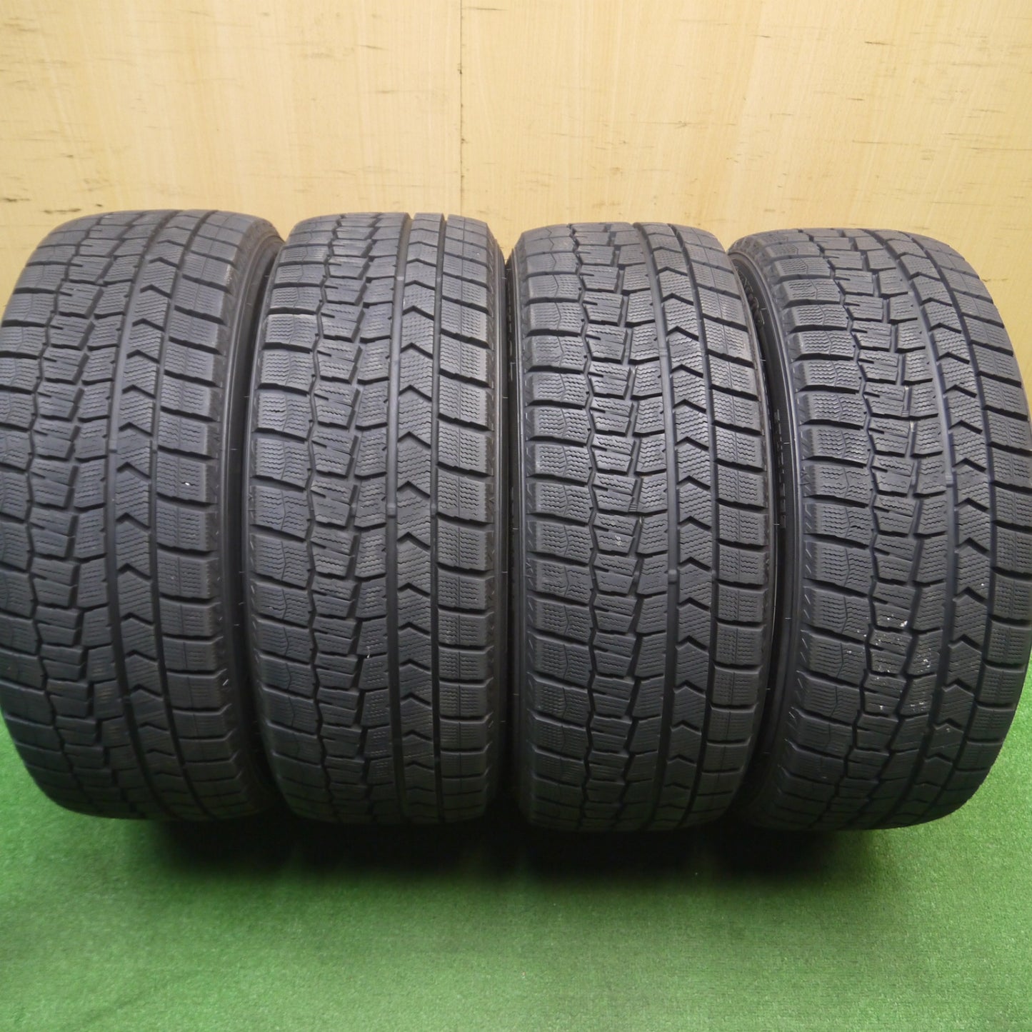 [送料無料] バリ溝！21年！9.5分★スタッドレス 215/50R17 ダンロップ ウインターマックス WM02 タイヤ 17インチ レヴォーグ プリウスα 等★4121104Hスタ