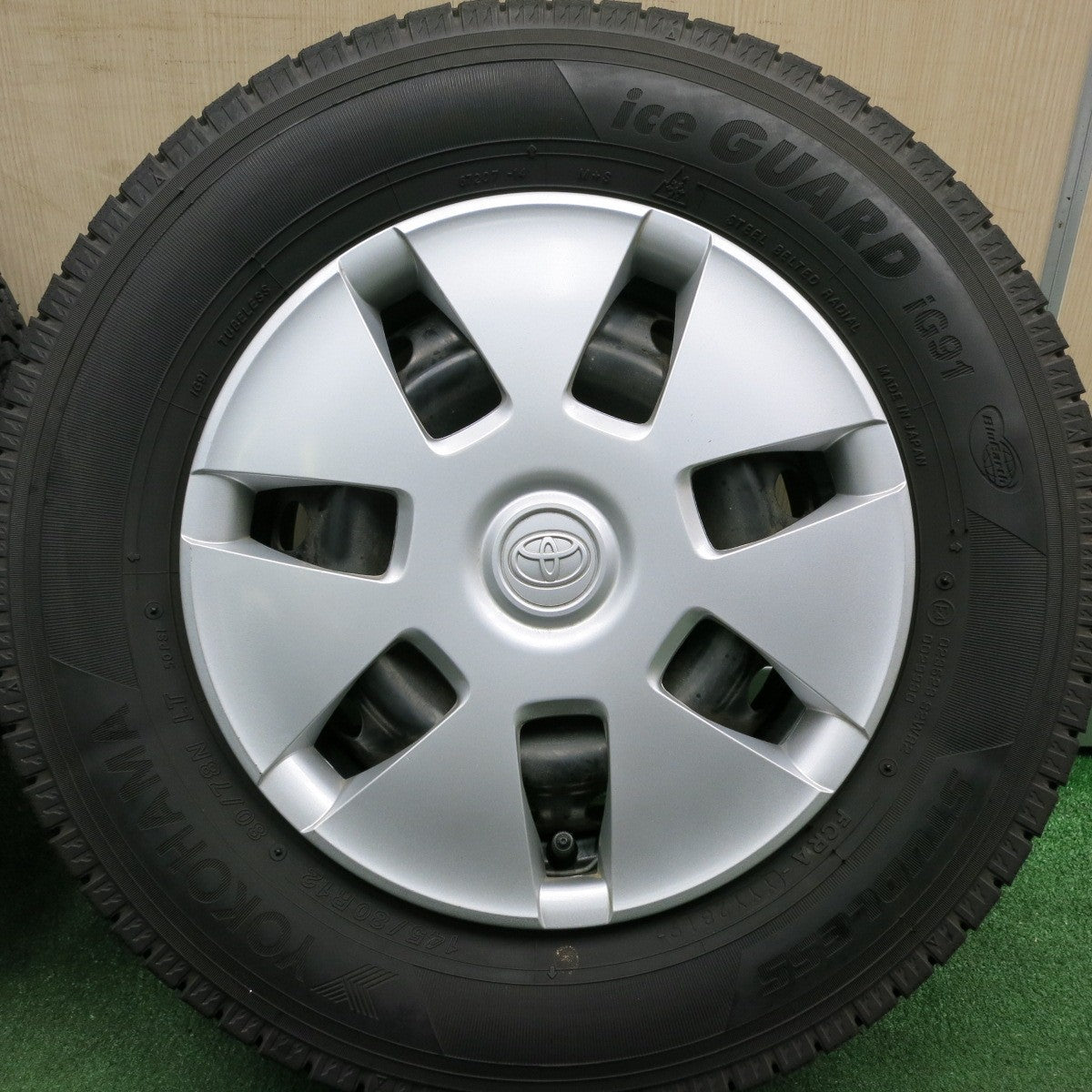 *送料無料* バリ溝！9.5分★トヨタ ピクシス バン 純正 スチール 145/80R12 80/78N スタッドレス ヨコハマ アイスガード iG91 PCD100/4H★4042104HAス