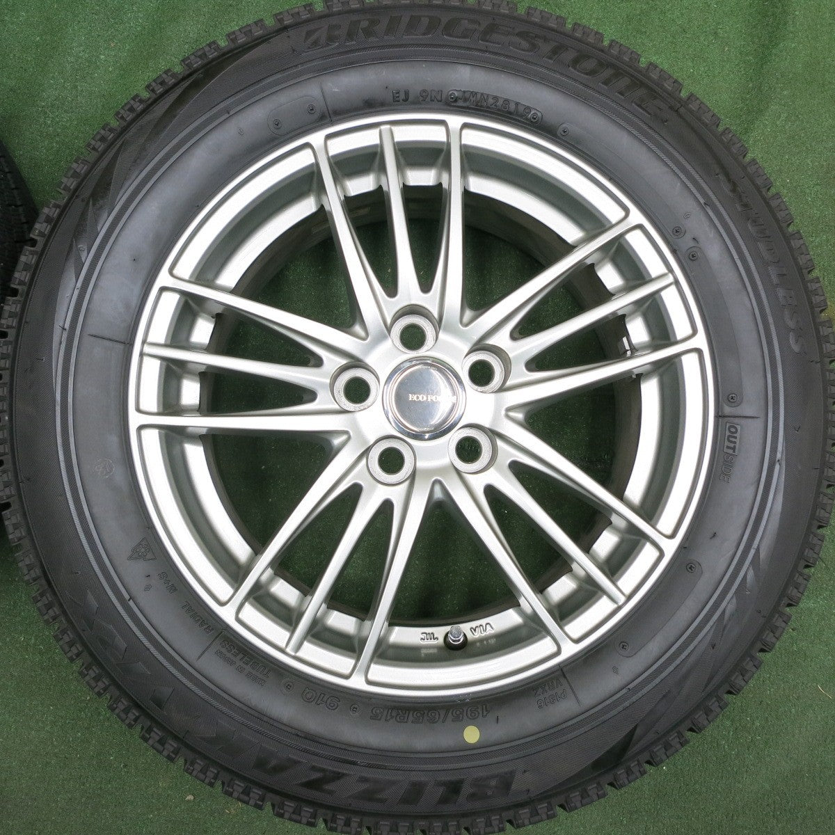 *送料無料* バリ溝！キレイ！9.5分★プリウス等 195/65R15 スタッドレス ブリヂストン ブリザック VRX ECO FORME エコフォルム PCD100/5H★4062703HAス