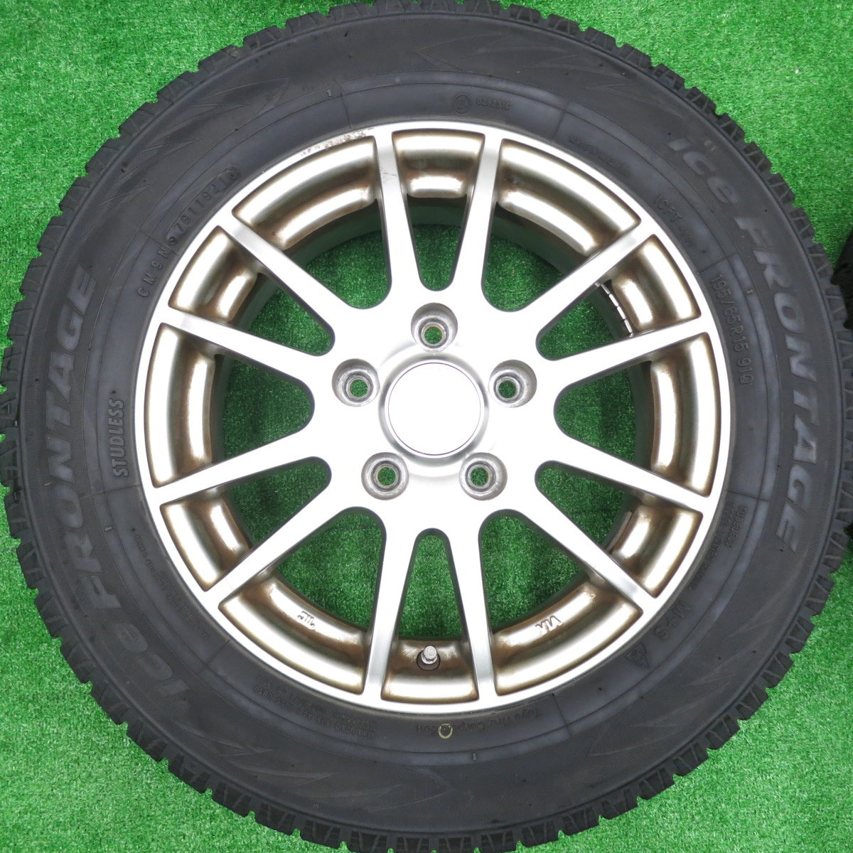 *送料無料* バリ溝！21年！9.5分以上★スタッドレス 195/65R15 アイスフロンテージ VELVA ヴェルヴァ 15インチ PCD114.3/5H★4072702HAス