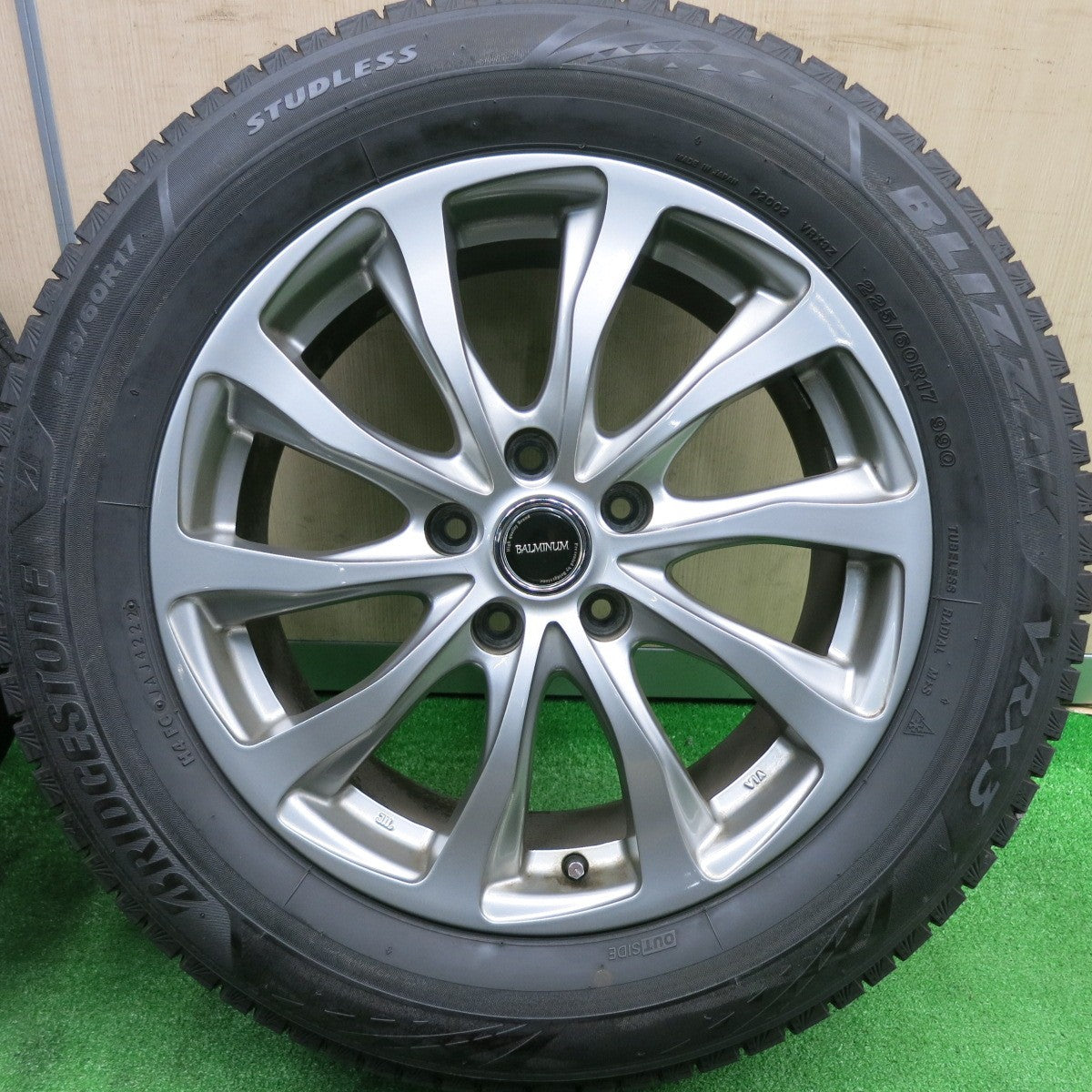 [送料無料] バリ溝！22年！キレイ！9分★スタッドレス 225/60R17 ブリヂストン ブリザック VRX3 BALMINUM バルミナ 17インチ PCD114.3/5H★4111805TNス