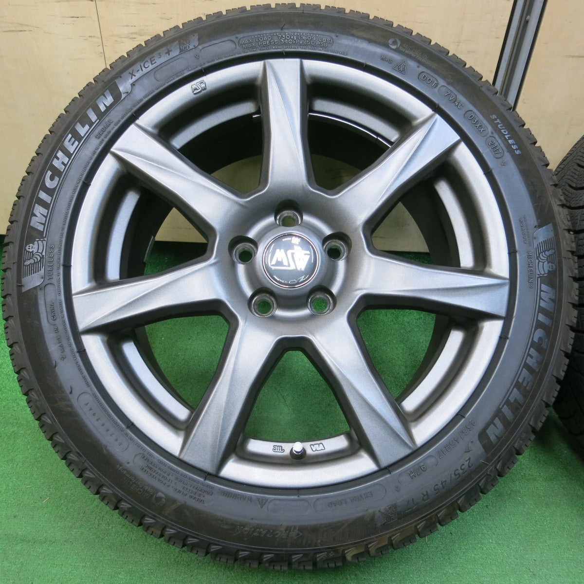 *送料無料* キレイ★ボルボ 等 MSW O・Z 235/45R17 スタッドレス ミシュラン X-ICE3+ 17インチ OZ PCD108/5H★4031903イス