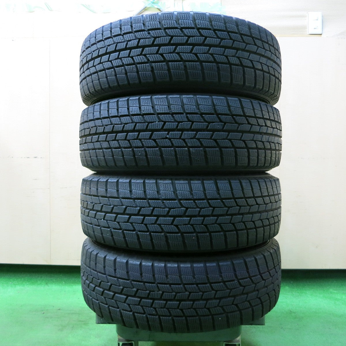 *送料無料* バリ溝！キレイ！9.5分以上★スタッドレス 185/65R15 グッドイヤー アイスナビ6 D.O.S. DOS 15インチ PCD100/4H★4052104イス