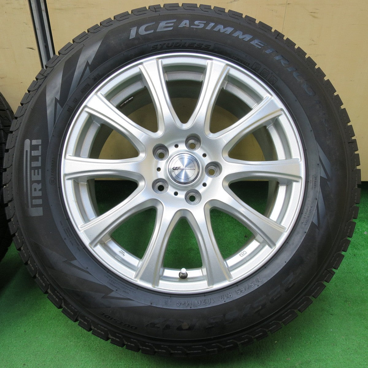 *送料無料* バリ溝！キレイ！8.5分★スタッドレス 225/65R17 ピレリ アイスアシンメトリコ プラス LAUFBAHN 17インチ PCD114.3/5H★4070502イス