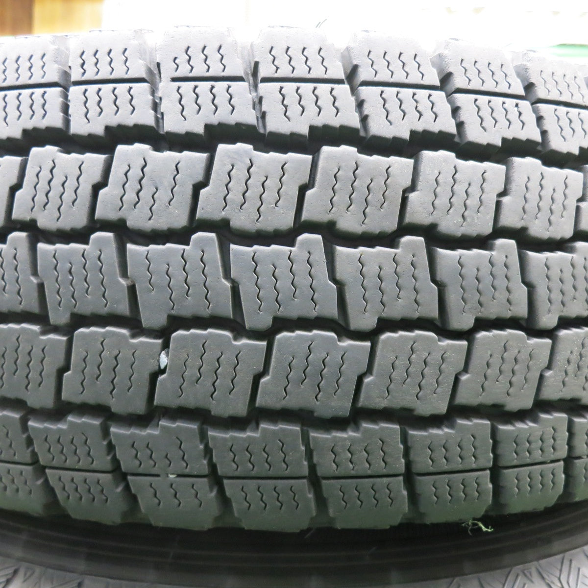 *送料無料* バリ溝！23年！綺麗！9.5分★ハイエース等 ROCK KELLY MX1 BADX 195/80R15 スタッドレス グッドイヤー アイスナビ CARGO ロックケリー PCD139.7/6H★4051101NJス