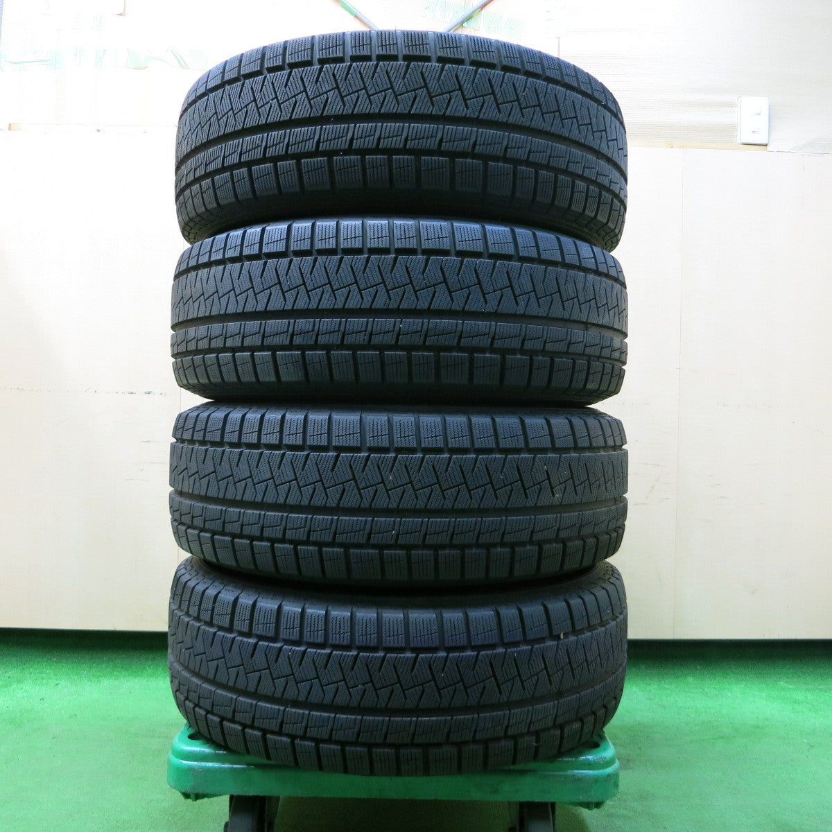 *送料無料* バリ溝！キレイ！ほぼ10分★スタッドレス 215/65R16 ピレリ アイスアシンメトリコ TEAD テッド 16インチ PCD114.3/5H★4051606イス