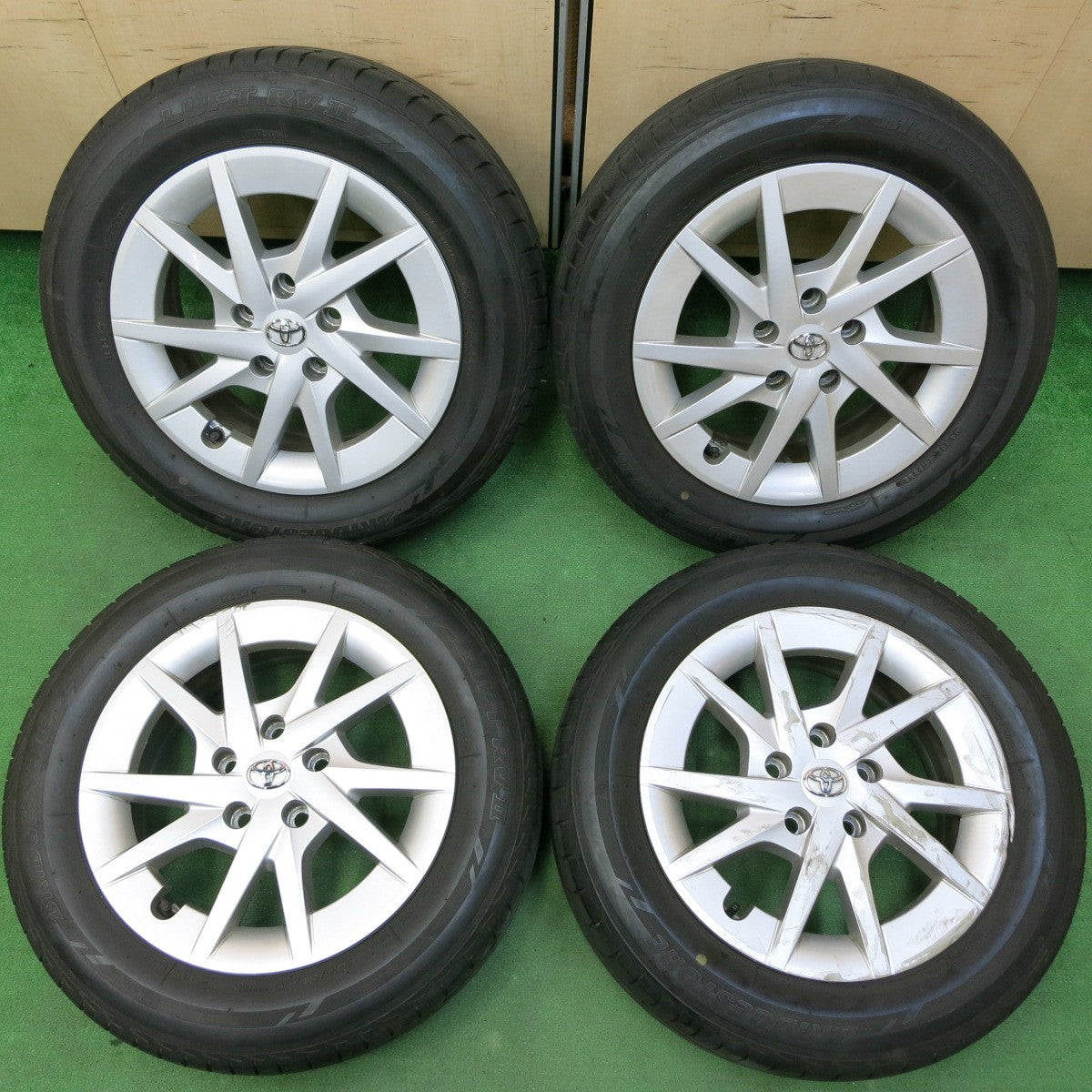 *送料無料* バリ溝！9分★トヨタ プリウスα 純正 205/60R16 ブリヂストン LUFT RV2 16インチ PCD114.3/5H★4050503IMノ