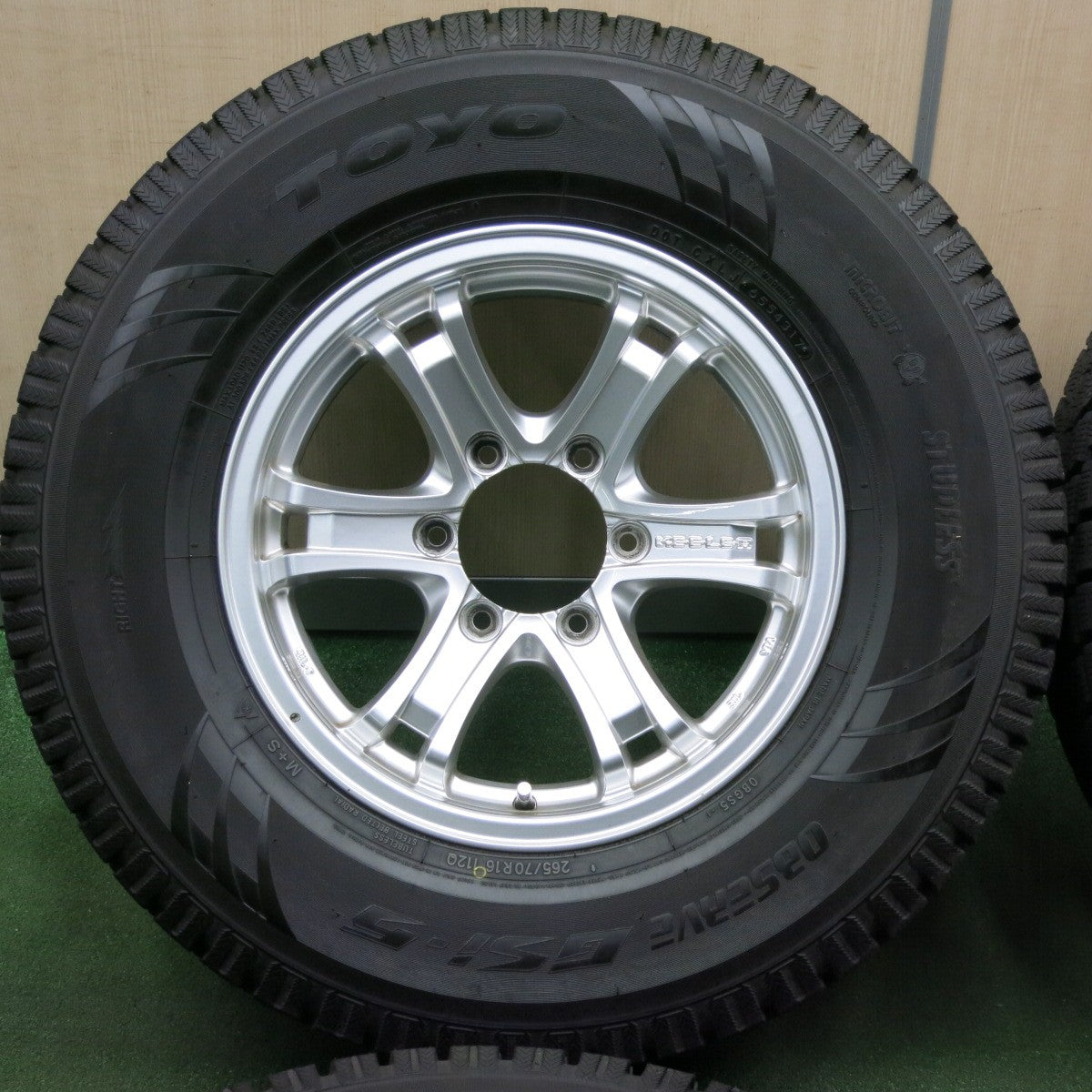 *送料無料* バリ溝！キレイ！9.5分★KEELER スタッドレス 265/70R16 トーヨー オブザーブ GSi-5 キーラー 16インチ  PCD139.7/6H★4041011TNス