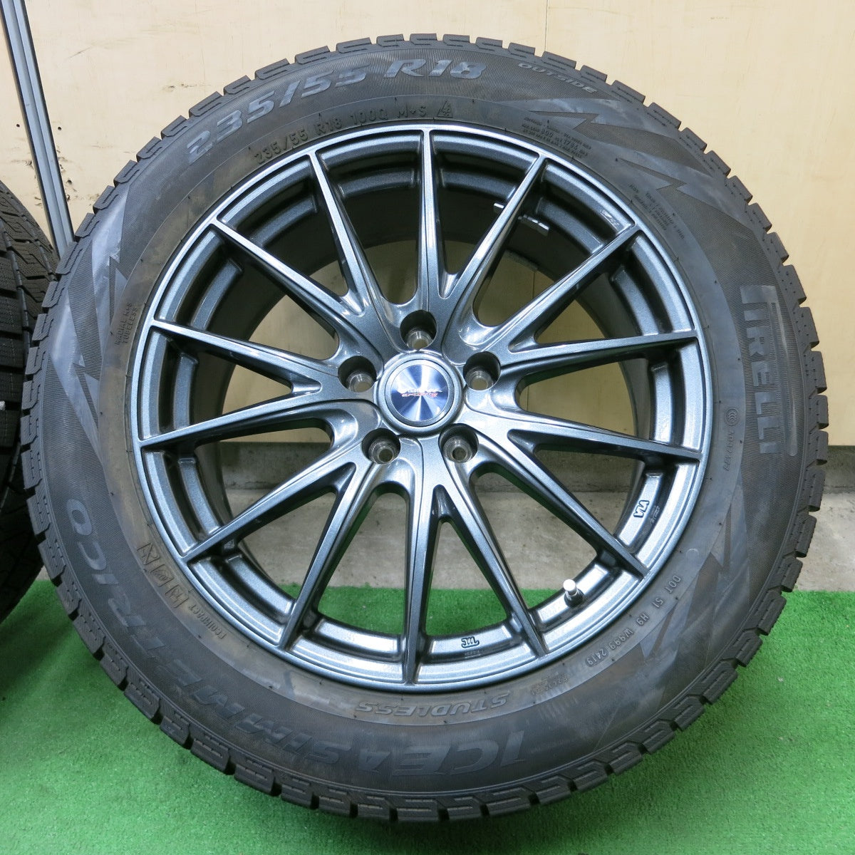 *送料無料* バリ溝！20年！綺麗！9.5分★スタッドレス 235/55R18 ピレリ アイスアシンメトリコ VELVA SPORTZ ヴェルヴァ 18インチ PCD114.3/5H★4071002ナス