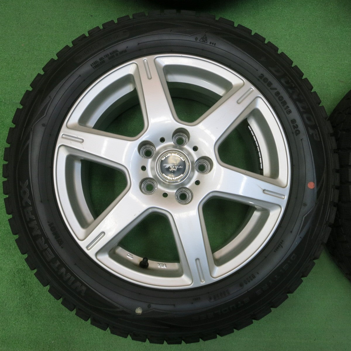 *送料無料* バリ溝！9.5分以上★スタッドレス 205/60R16 ダンロップ ウインターマックス WM01 TOPRUN トップラン 16インチ PCD114.3/5H★4041006イス