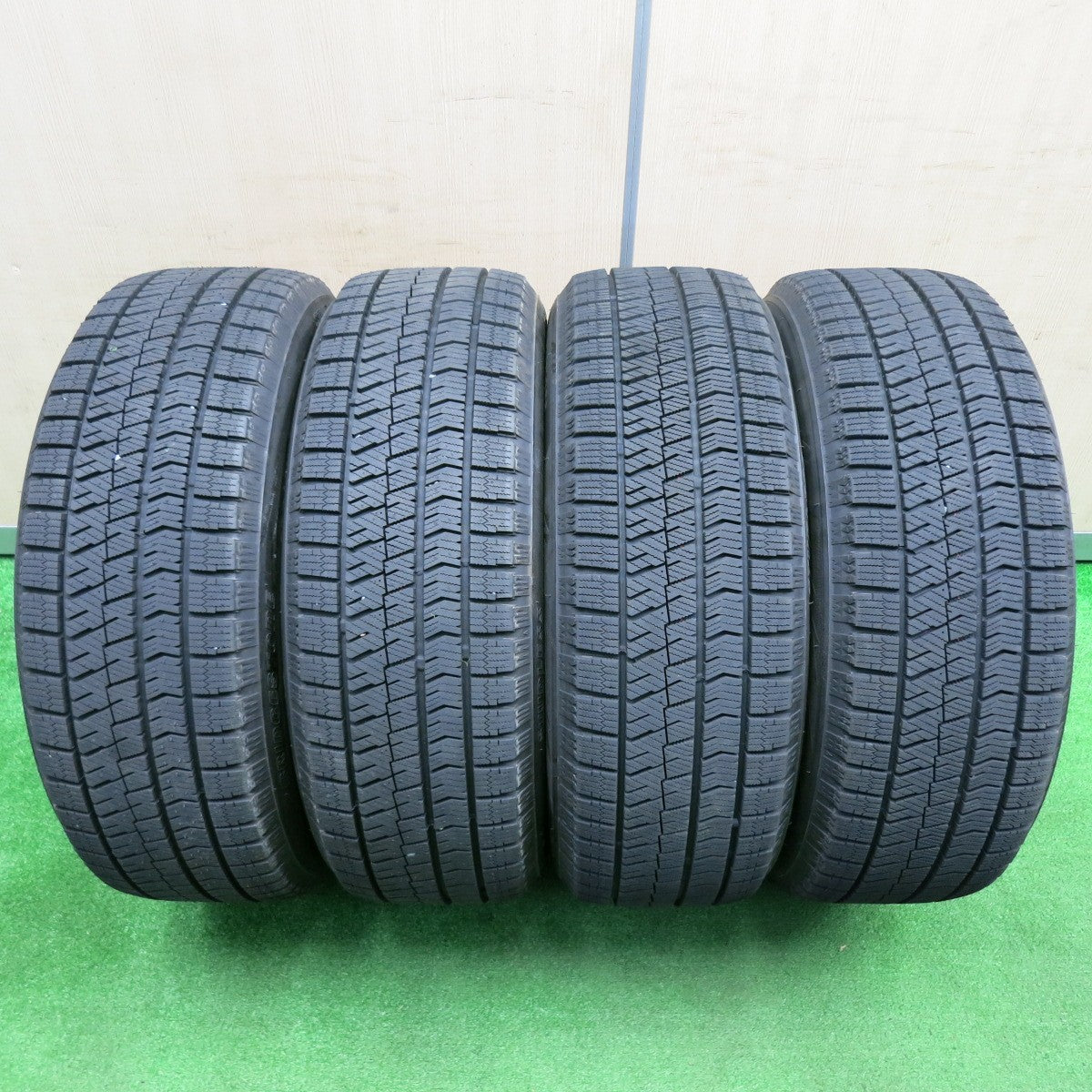 [送料無料] バリ溝！23年！キレイ！ほぼ10分★スタッドレス 215/60R17 ブリヂストン ブリザック VRX2 GRASS グラス 17インチ PCD114.3/5H★4120611TNス