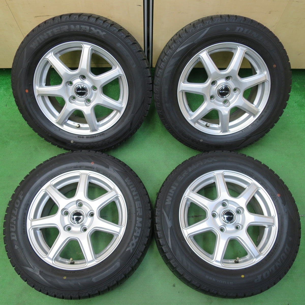 [送料無料] バリ溝！21年！キレイ！9分★スタッドレス 195/65R15 ダンロップ ウインターマックス WM02 PRD 15インチ PCD114.3/5H★4100702イス