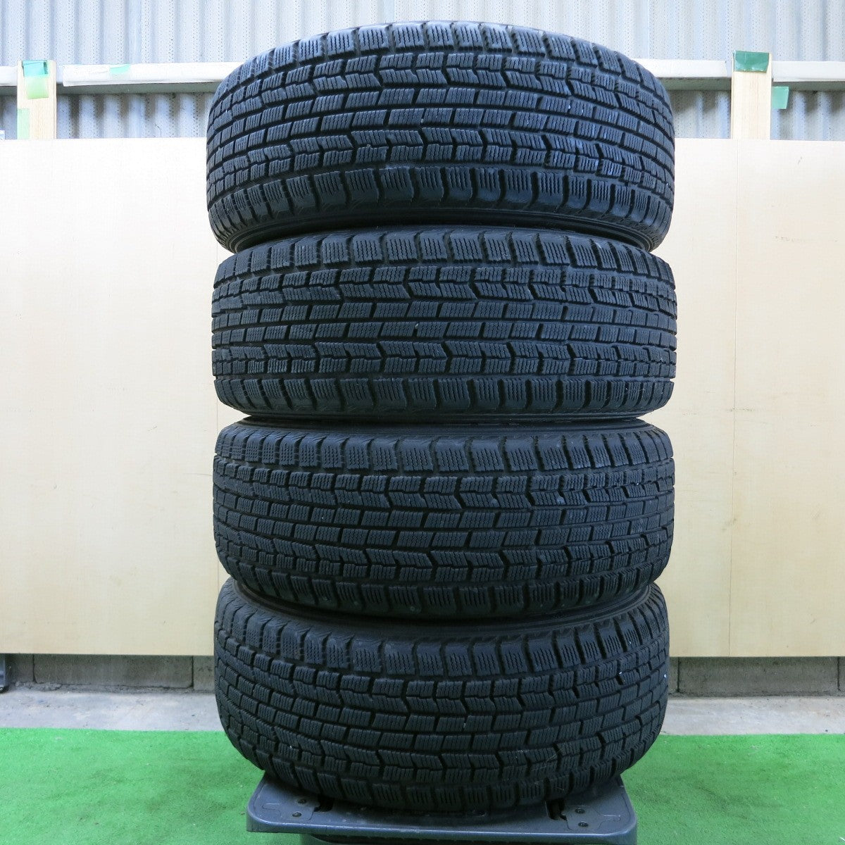 *送料無料* バリ溝！キレイ！9分★DAYTONA デイトナ 215/65R16 スタッドレス グッドイヤー アイスナビ ZEA 16インチ PCD139.7/6H★4070801ナス