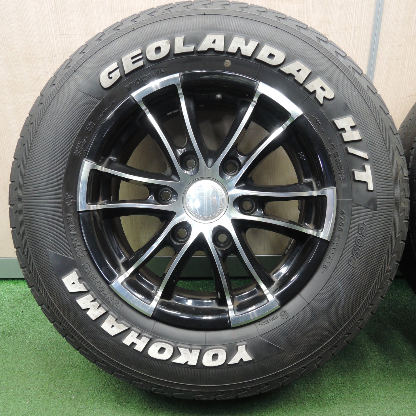 *送料無料* 4本価格★ハイエース等 PERFORMANCE WHEELS 195/80R15 ヨコハマ ジオランダー H/T ホワイトレター PCD139.7/6H★4030403NJノ