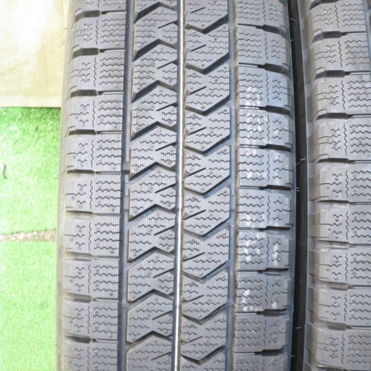 *送料無料* 未使用！23年★トラック タイヤ 205/85R16 117/115N スタッドレス ブリヂストン ブリザック W989 16インチ★4052402クスタ