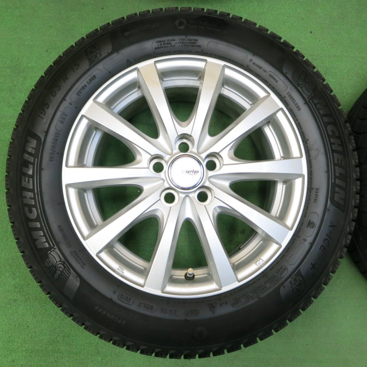 *送料無料* バリ溝！キレイ！ほぼ10分★プリウス等 195/65R15 スタッドレス ミシュラン X-ICE3+ ravrion RS01 ラブリオン 15インチ PCD100/5H★4050804イス