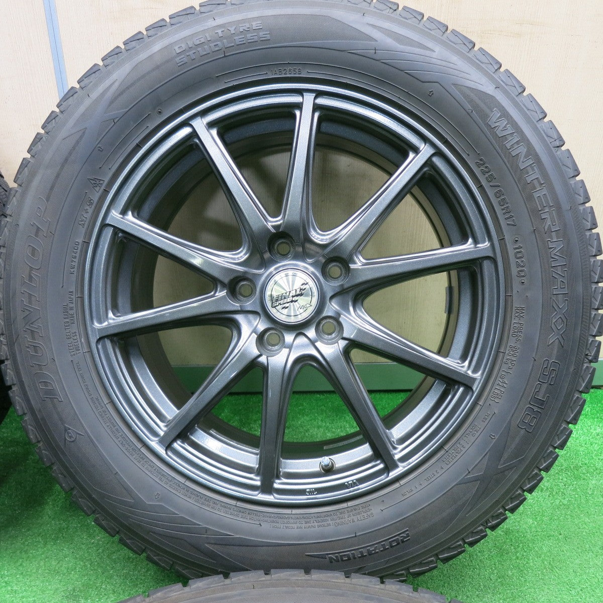 [送料無料] バリ溝！キレイ！9.5分★スタッドレス FINAL SPEED 225/65R17 ダンロップ ウインターマックス SJ8 MiD 17インチ PCD114.3/5H★4120503TNス