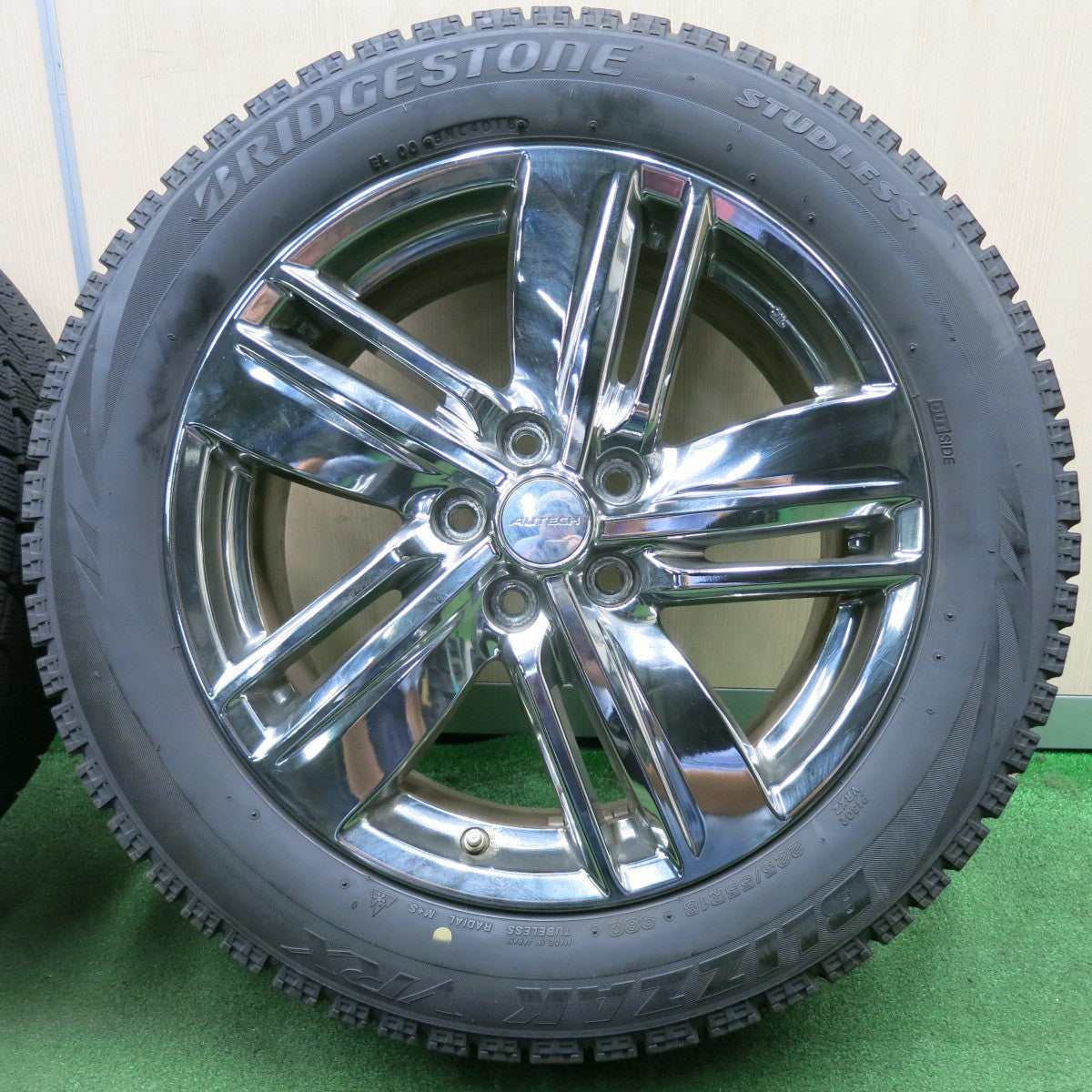 *送料無料* バリ溝！9.5分★日産 E52 エルグランド ライダー 純正 AUTECH 225/55R18 スタッドレス ブリヂストン ブリザック VRX PCD114.3/5H★4052102NJス