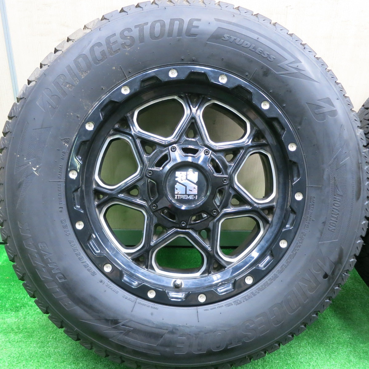 [送料無料] バリ溝！9.5分★XTREME-J XJ06 スタッドレス 265/65R17 ブリヂストン ブリザック DM-V3 エクストリームJ PCD139.7/6H★4092002HAス