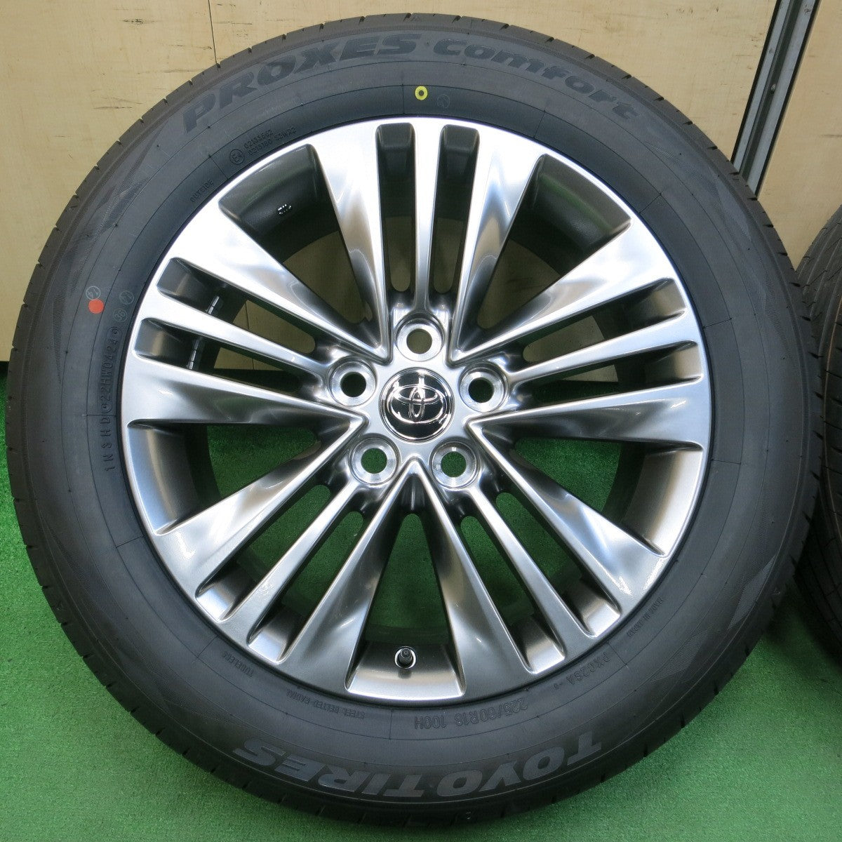 *送料無料* 新車外し！24年★トヨタ 40系 アルファード 純正 225/60R18 トーヨー プロクセス comfort 18インチ PCD120/5H★4041106イノ