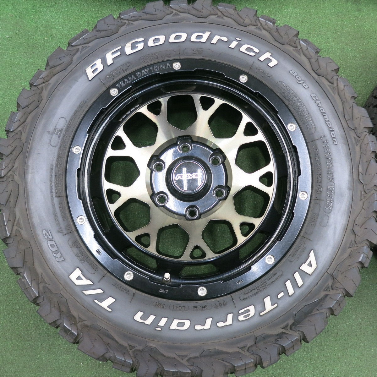 *送料無料* バリ溝！21年！綺麗！9.5分★RAYS TEAM DAYTONA M9 265/65R17 120/117S BFグッドリッチ All-Terrain T/A KO2 レイズ デイトナ PCD139.7/6H★4071102HAノ