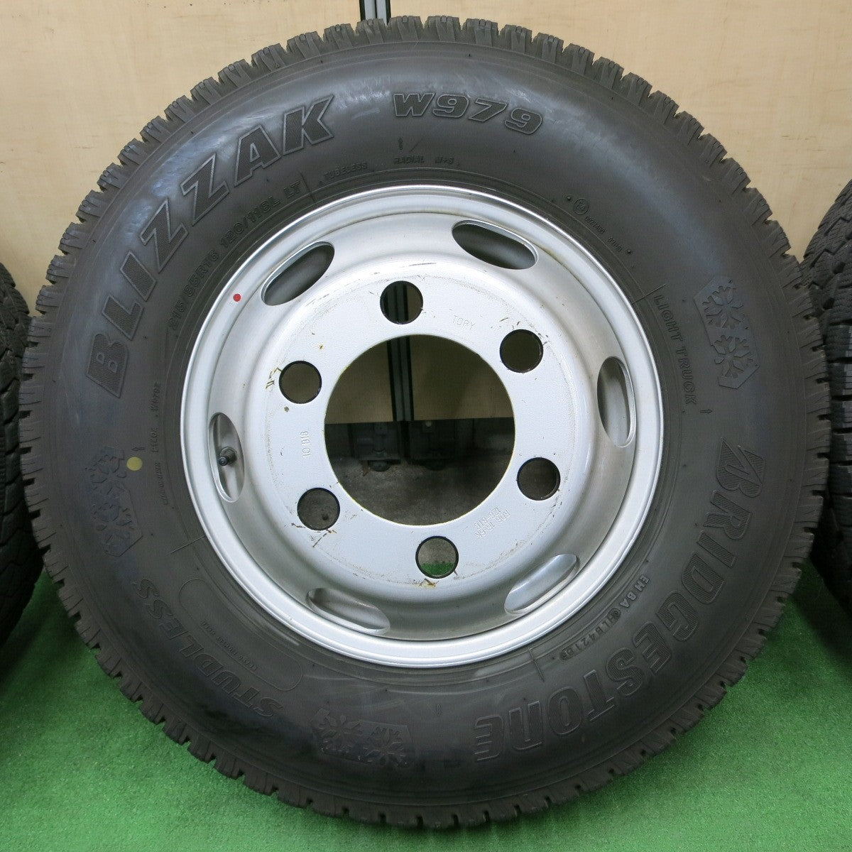 *送料無料* 6本価格★トラック タイヤ 215/85R16 120/118L スタッドレス ブリヂストン ブリザック W979 TOPY スチール  128-8TC 16インチ PCD222.25/6H★4071902ナス