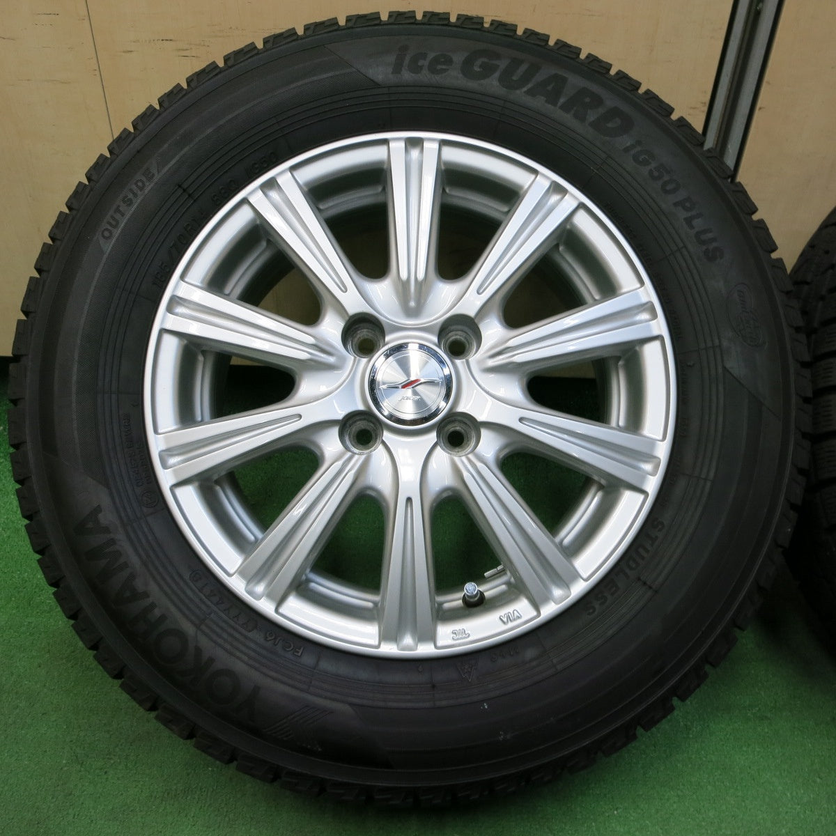 *送料無料* バリ溝！キレイ！ほぼ10分★スタッドレス 185/70R14 ヨコハマ アイスガード iG50 プラス JOKER ジョーカー 14インチ PCD100/4H★4051612イス