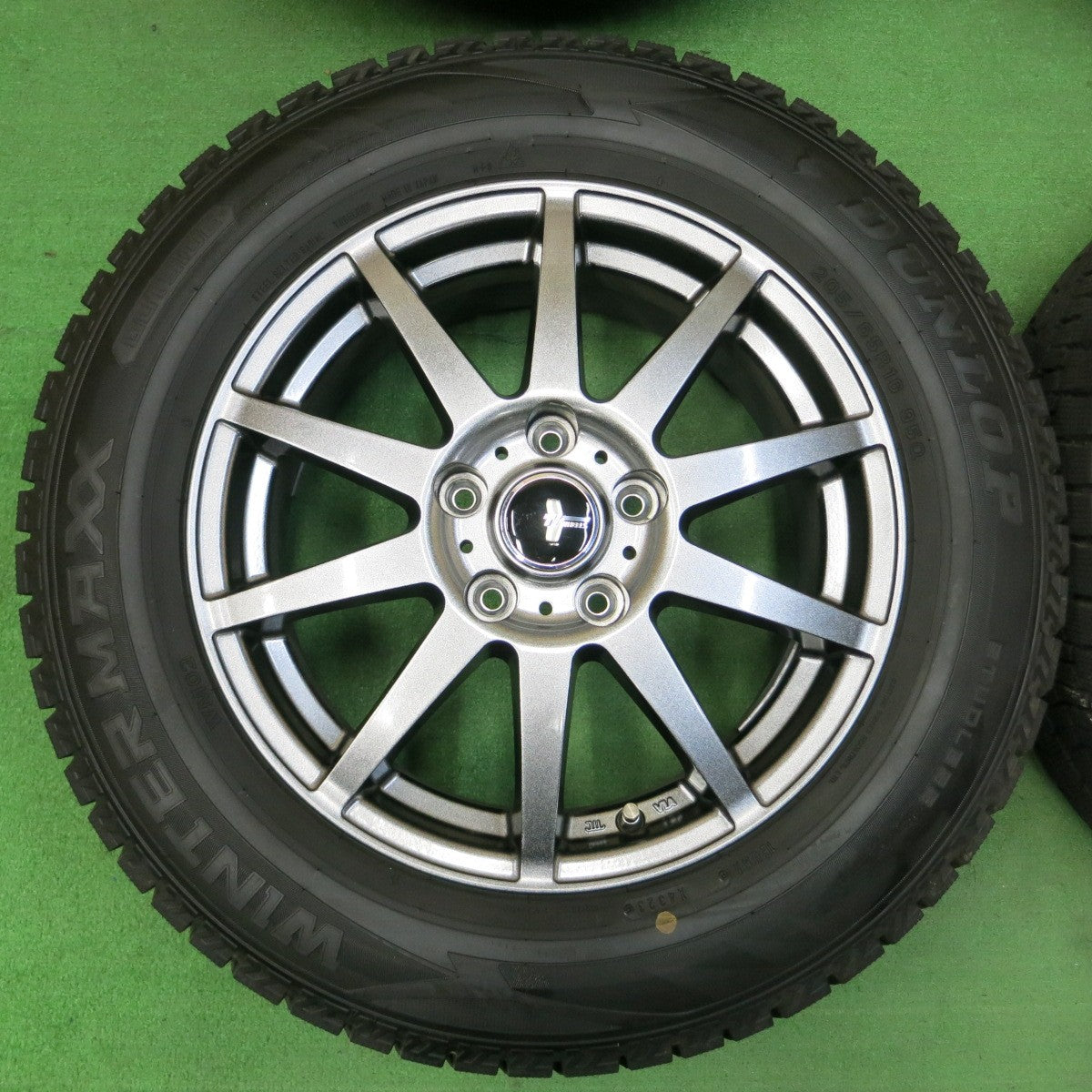 *送料無料* 超バリ溝！23年！キレイ！ほぼ10分★スタッドレス 205/65R16 ダンロップ ウインターマックス WM02 Ti WHEELS 16インチ PCD114.3/5H★4042910イス