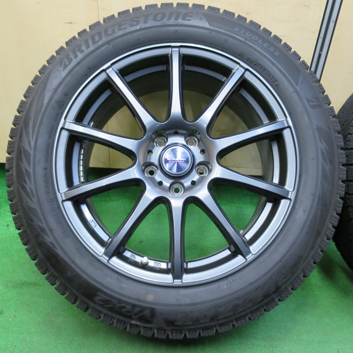 *送料無料* バリ溝！22年！キレイ！9.5分★スタッドレス 225/55R18 ブリヂストン ブリザック VRX2 VELVA CHARGE ヴェルヴァ 18インチ PCD114.3/5H★4060504イス