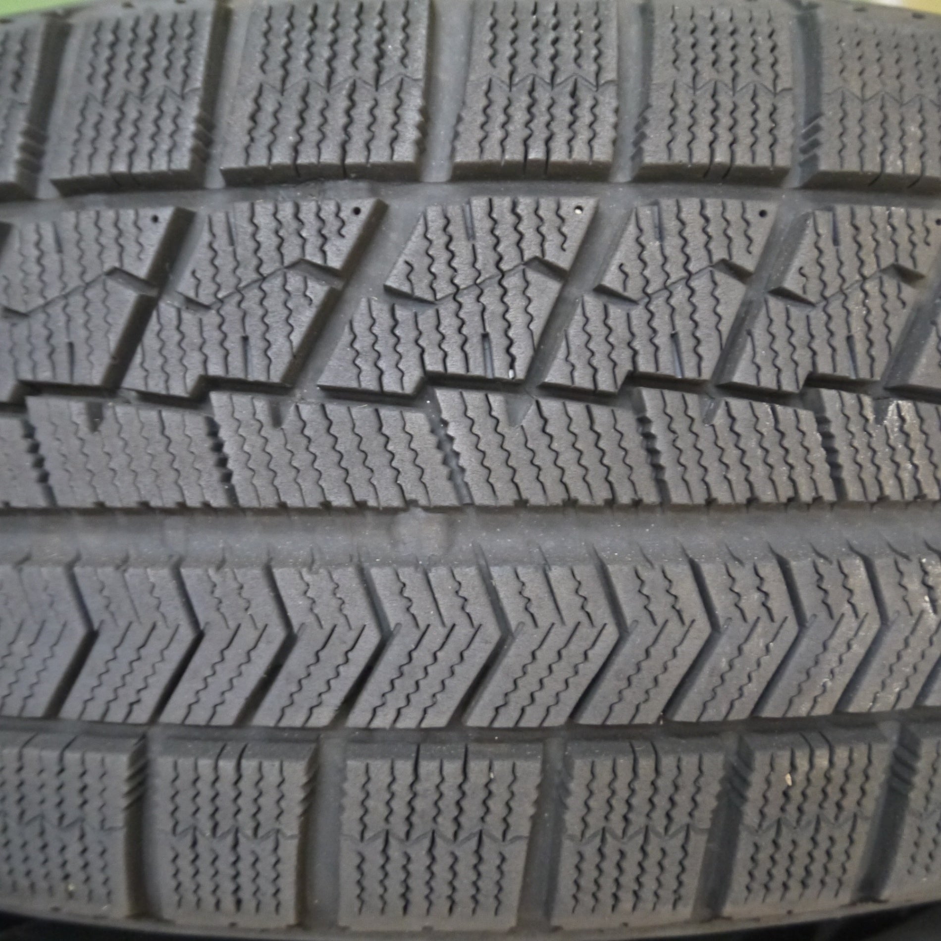 送料無料* バリ溝！20年！8.5分☆トヨタ 30系 エスティマ 純正 215/65R16 スタッドレス ブリヂストン ブリザック VRX |  名古屋/岐阜の中古カー用品・工具の買取/販売ならガレージゲット