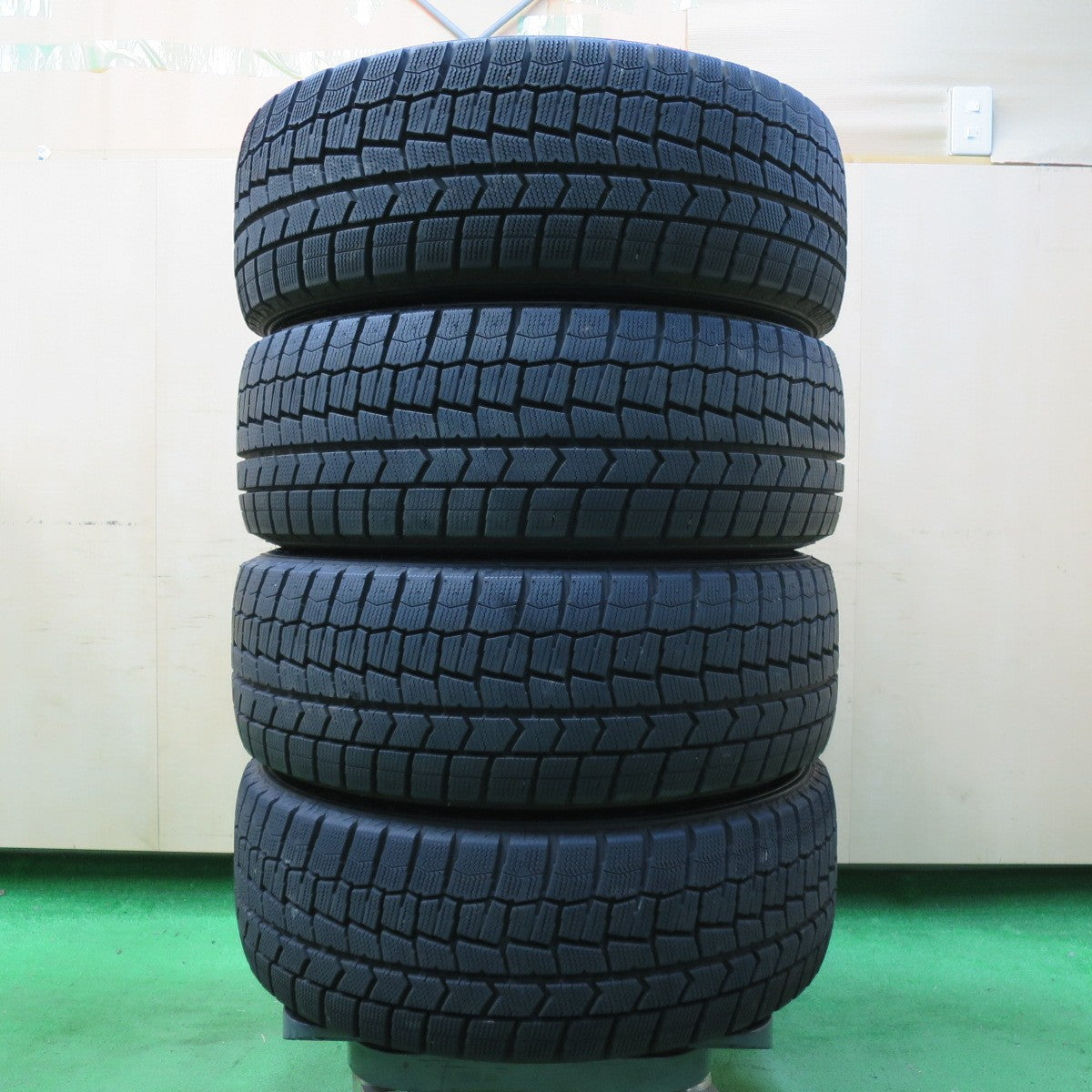 *送料無料* バリ溝！22年！9.5分以上★レガシィ 等 215/50R17 スタッドレス ダンロップ ウインターマックス WM02 ECO FORME エコフォルム PCD100/5H★4070303イス