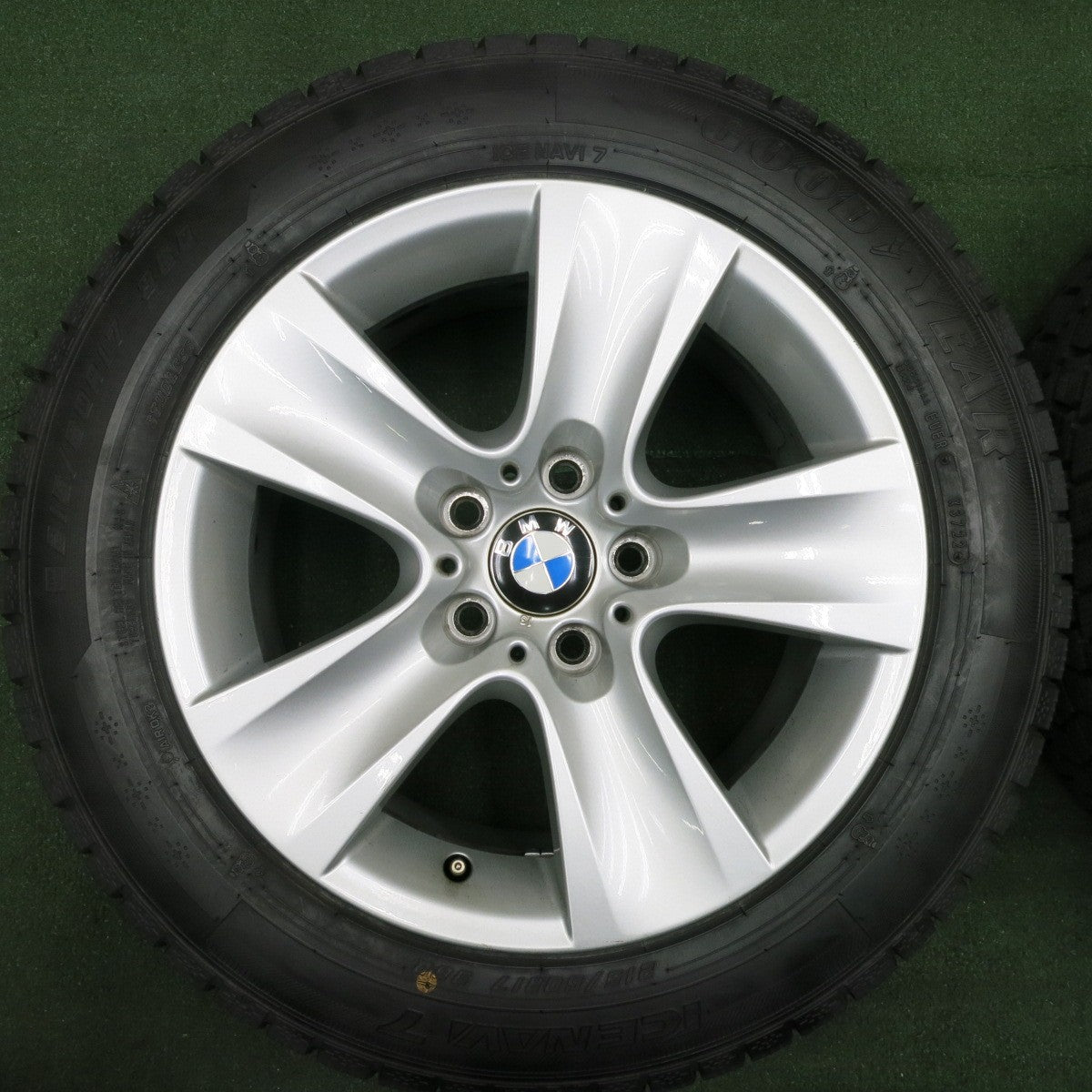 *送料無料* バリ溝！22年！キレイ！ほぼ10分★BMW F10 F11 5シリーズ 純正 215/60R17 スタッドレス グッドイヤー アイスナビ7 17インチ PCD120/5H★4042601NJス