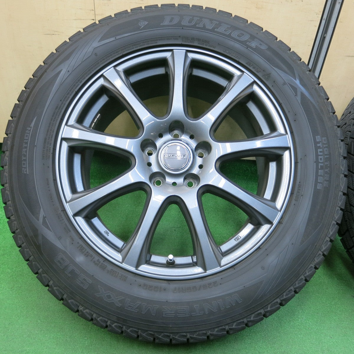 *送料無料* バリ溝！20年！キレイ！9.5分★スタッドレス 225/65R17 ダンロップ ウインターマックス SJ8 DUFACT デュファクト 17インチ PCD114.3/5H★4041007イス