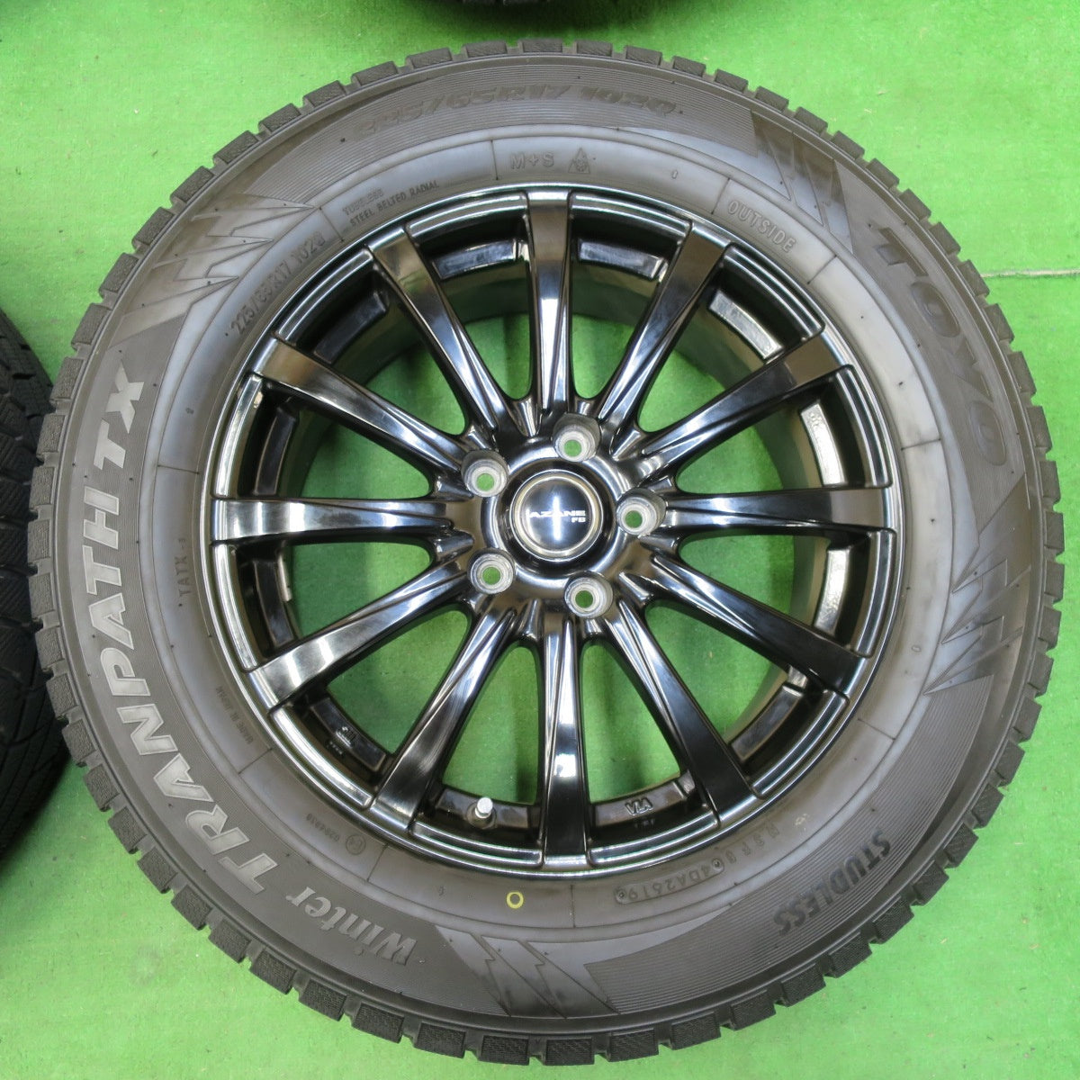 *送料無料* バリ溝！キレイ！9分★スタッドレス 225/65R17 トーヨー ウインタートランパス TX AZANE FB 17インチ PCD114.3/5H★4062703イス