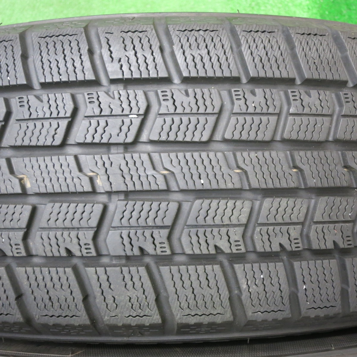 [送料無料] バリ溝！20年！キレイ！9.5分★スタッドレス 195/65R16 グッドイヤー アイスナビ7 ravrion RS01 ラブリオン 16インチ PCD100/4H★4113005NJス