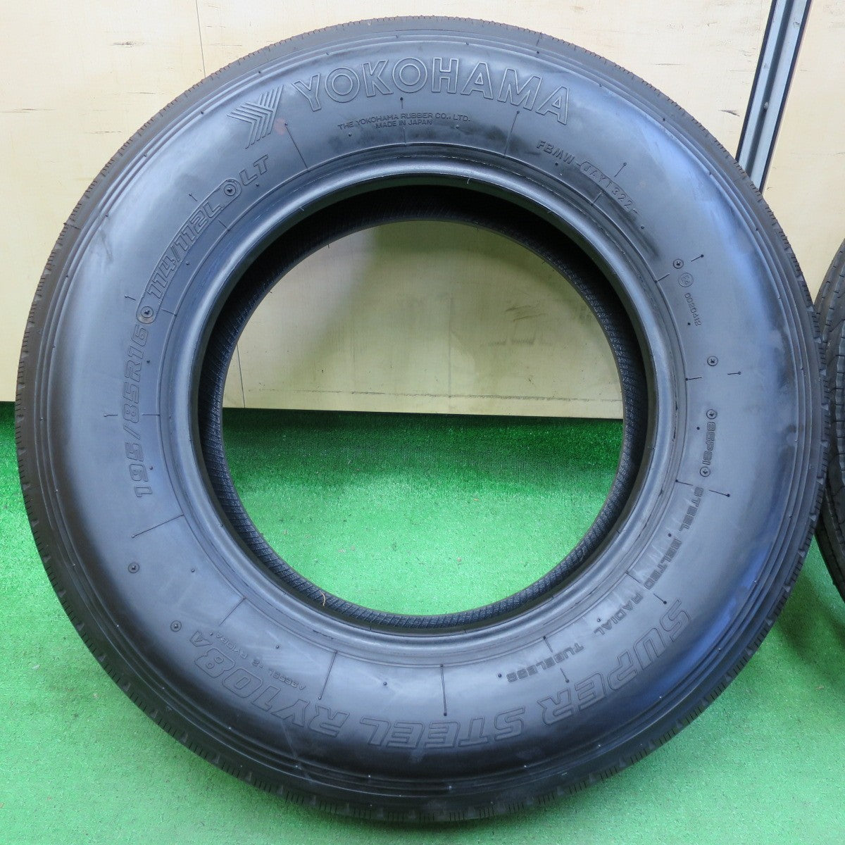 *送料無料* 新車外し！22年★トラック タイヤ 195/85R16 114/112L ヨコハマ SUPER STEEL RY108A  16インチ★4061108イノタ