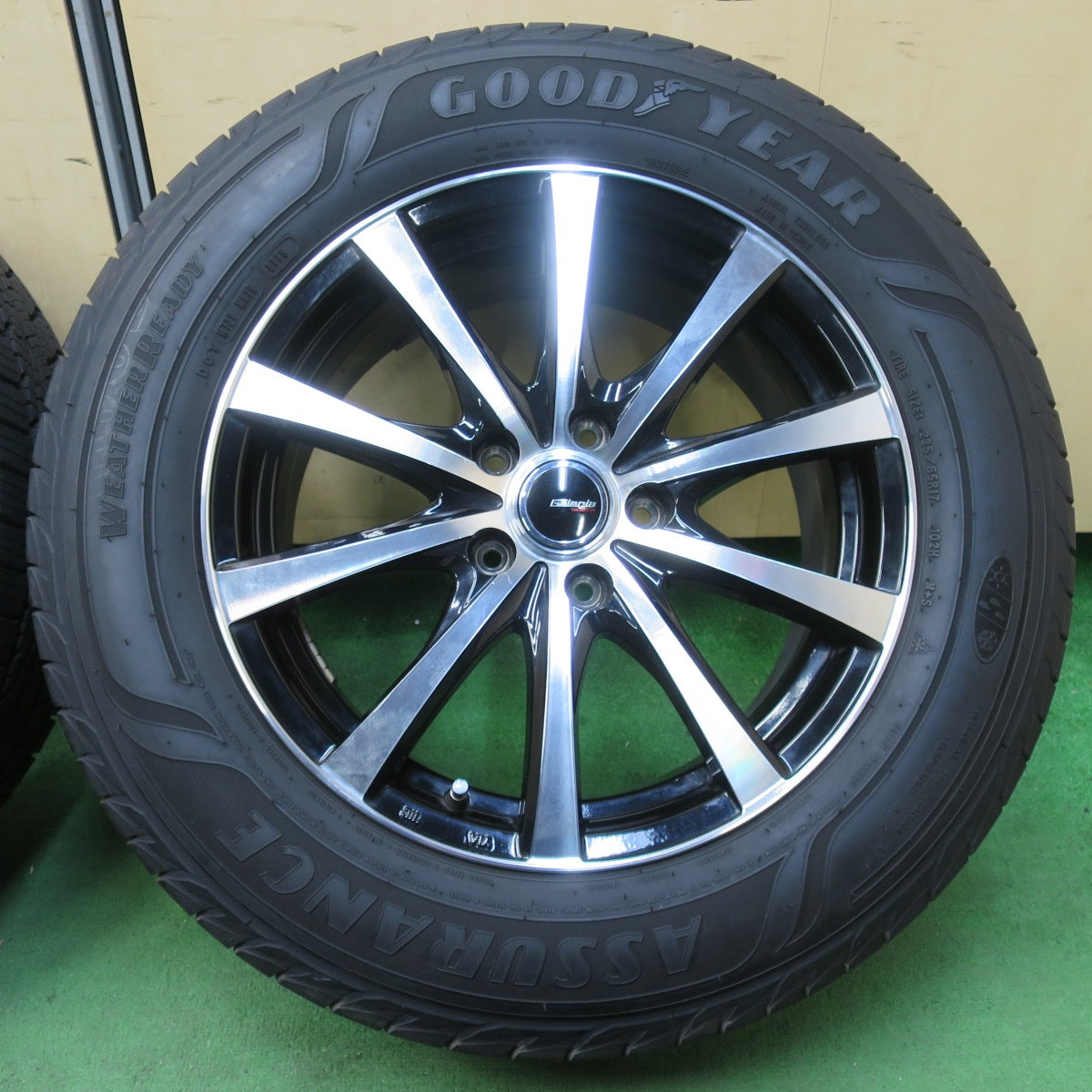 [送料無料] バリ溝！キレイ！9分★スタッドレス 225/65R17 グッドイヤー アシュアランス ウェザーレディ Galeria GS01 ガレリア 17インチ PCD114.3/5H★5011311イノ