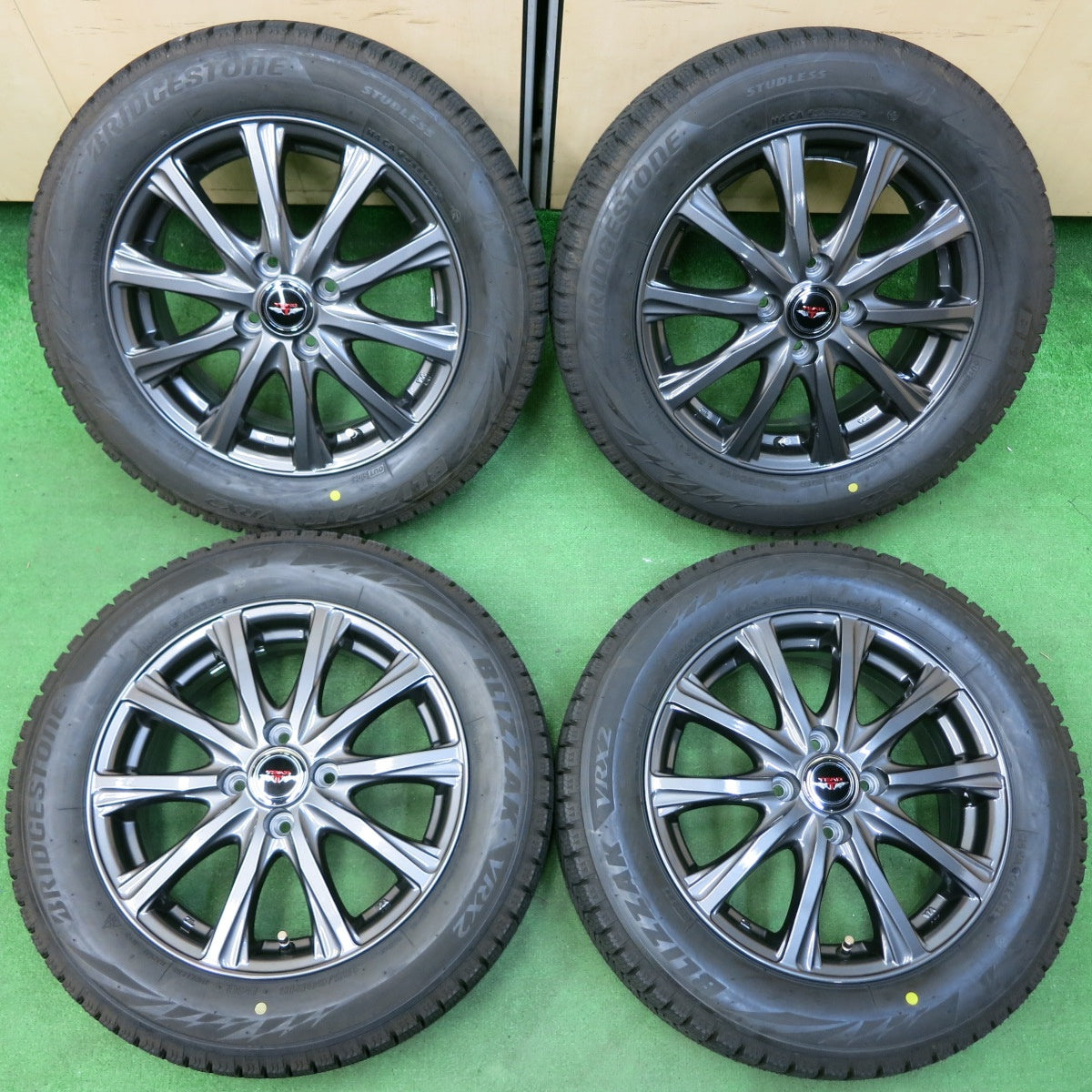 *送料無料* バリ溝！22年！キレイ！ほぼ10分★スタッドレス 185/60R15 ブリヂストン ブリザック VRX2 TEAD テッド 15インチ PCD100/4H★4051007イス