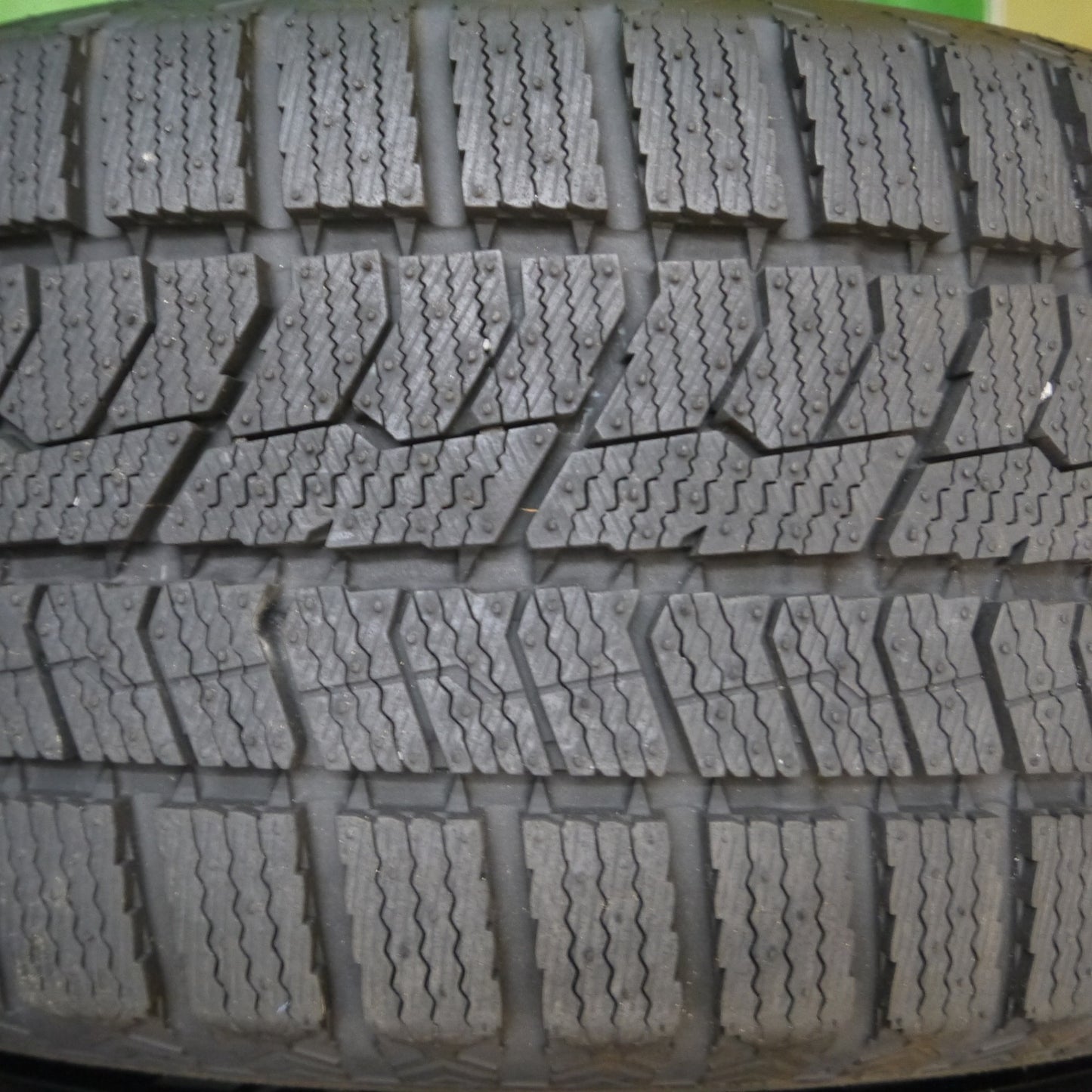 [送料無料] 超バリ溝！23年！キレイ！ほぼ10分★スタッドレス 215/60R16 トーヨー オブザーブ GIZ2 AXEL Three アクセル 16インチ PCD114.3/5H★5010808Hス