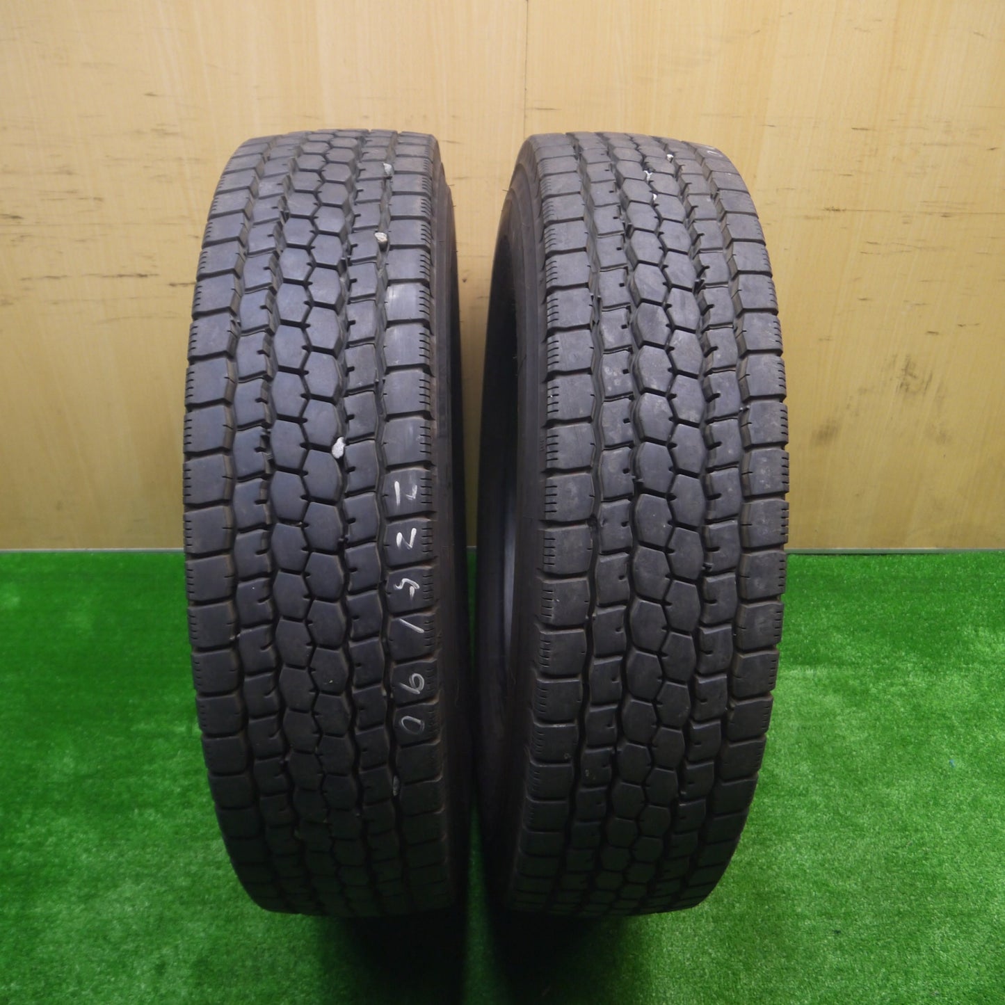 *送料無料* バリ溝！23年！9分★トラック タイヤ 225/90R17.5 127/125L ブリヂストン M888 ミックス オールシーズン 17.5インチ★4080702Hノタ