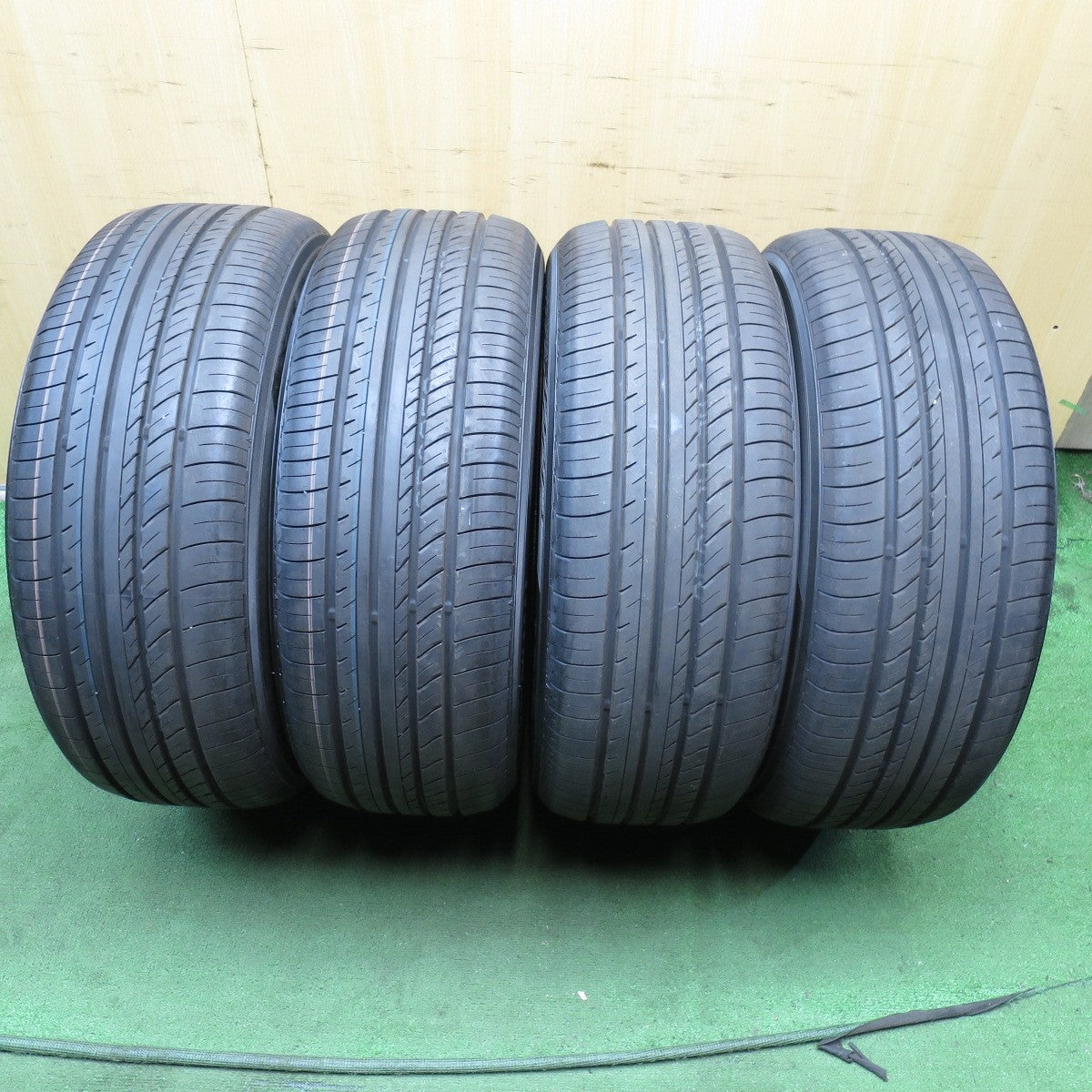 *送料無料* 新車外し！23年★225/55R18 ヨコハマ アドバン dB V552 タイヤ 18インチ エルグランド フォレスター デリカ 等★4033006KKノタ