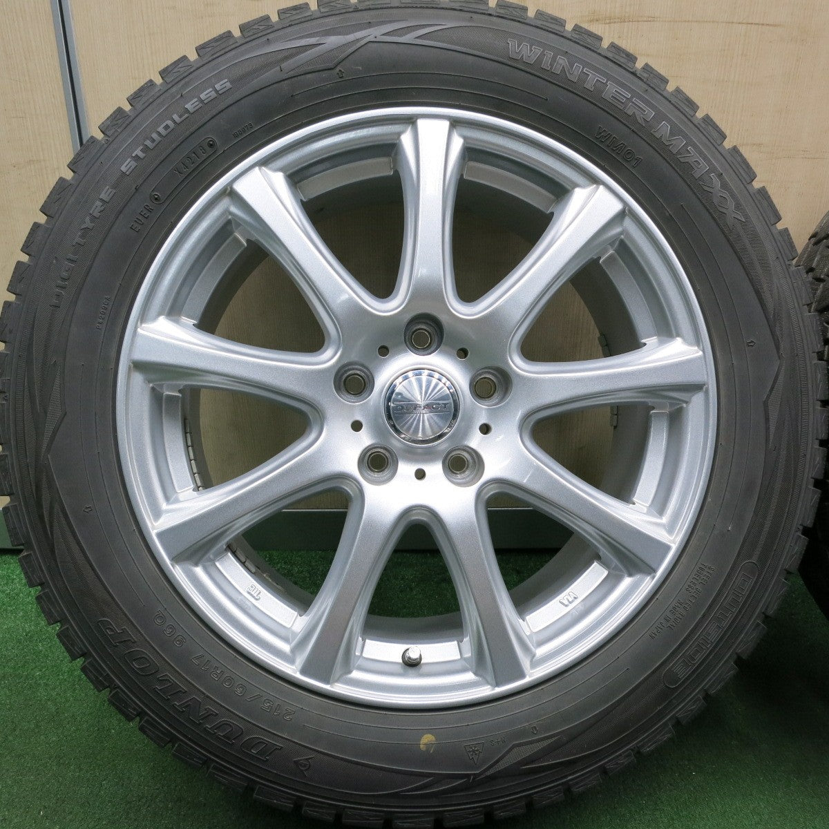 *送料無料* バリ溝！9.5分★スタッドレス 215/60R17 ダンロップ ウインターマックス WM01 DUFACT デュファクト 17インチ PCD114.3/5H★4050606HAス